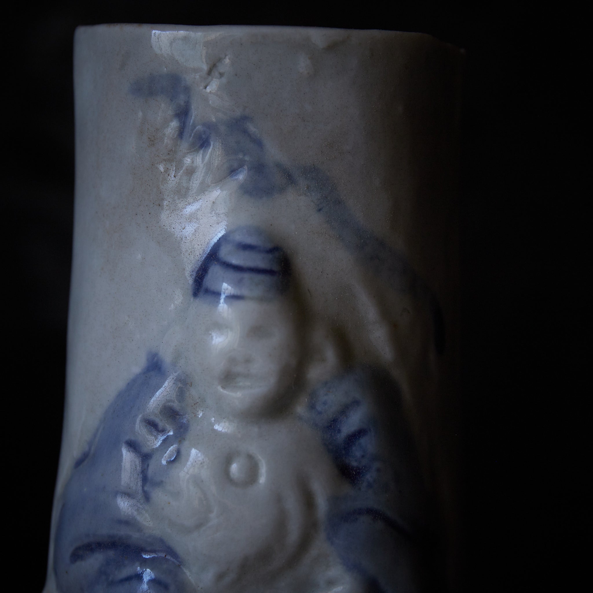 FLORERO COLGANTE CON FORMA DE HOTEI, Ko-Imari, Período Edo(1603–1867 d. C.)