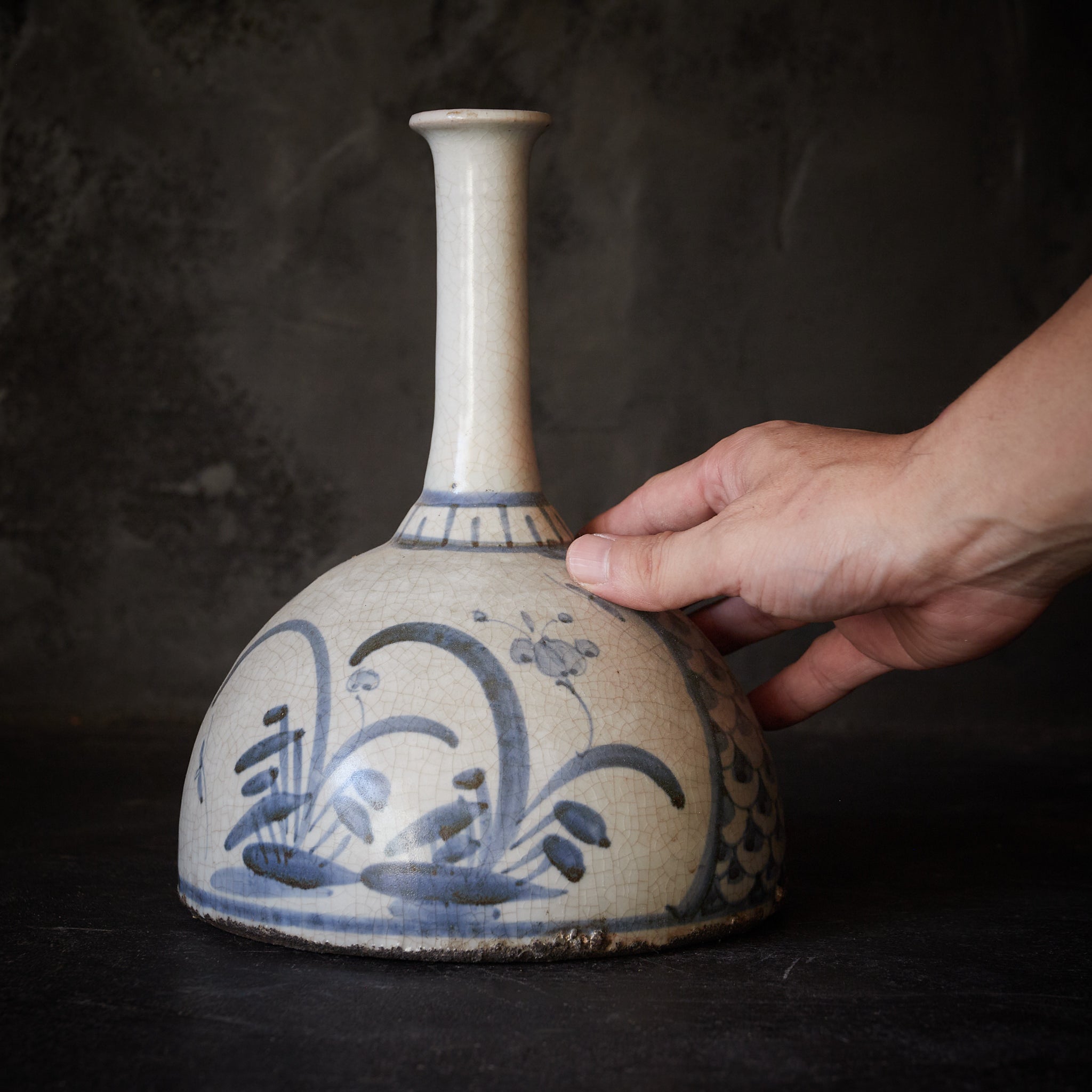 江戸時代 古伊万里染付草花蜻蛉文船徳利(1603–1867CE)