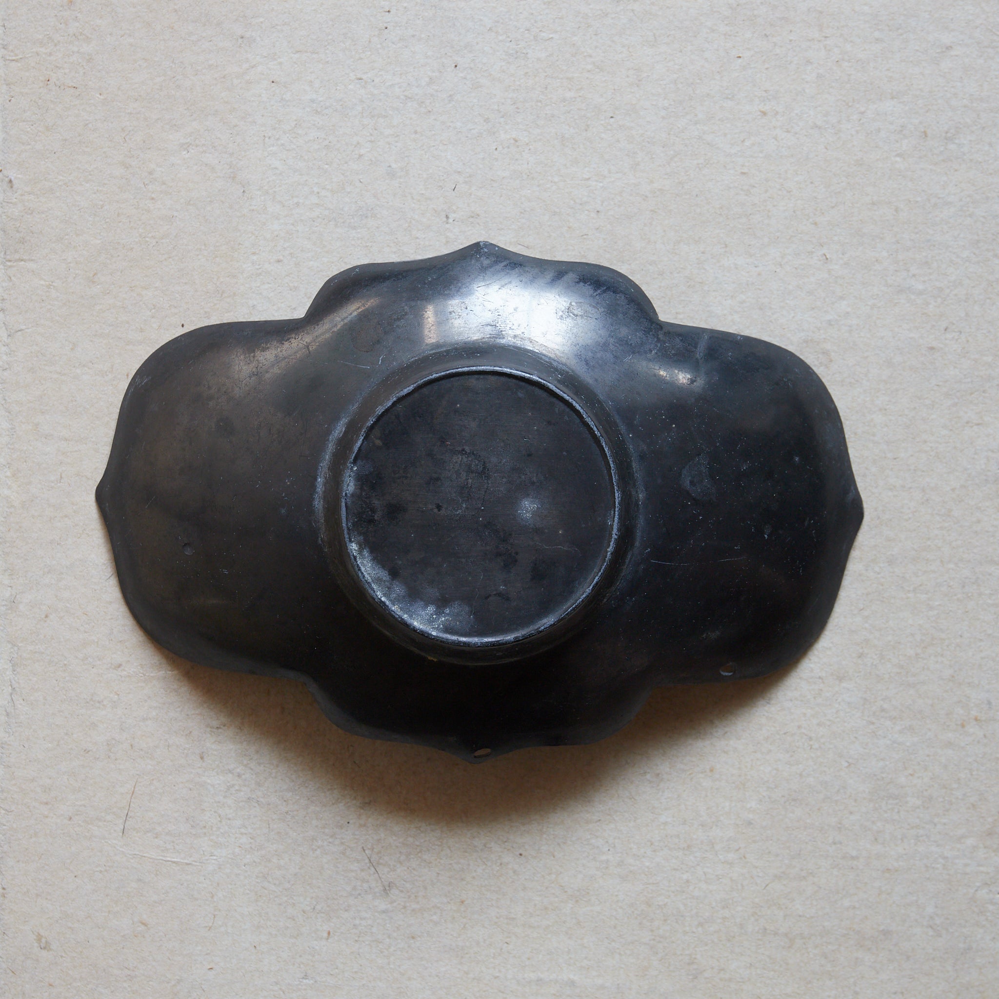 PLATILLO DE FLOR LOBULADA DE ESTAÑO VIEJO, Juego de 5, Dinastía Qing(1616–1911 d. C.)