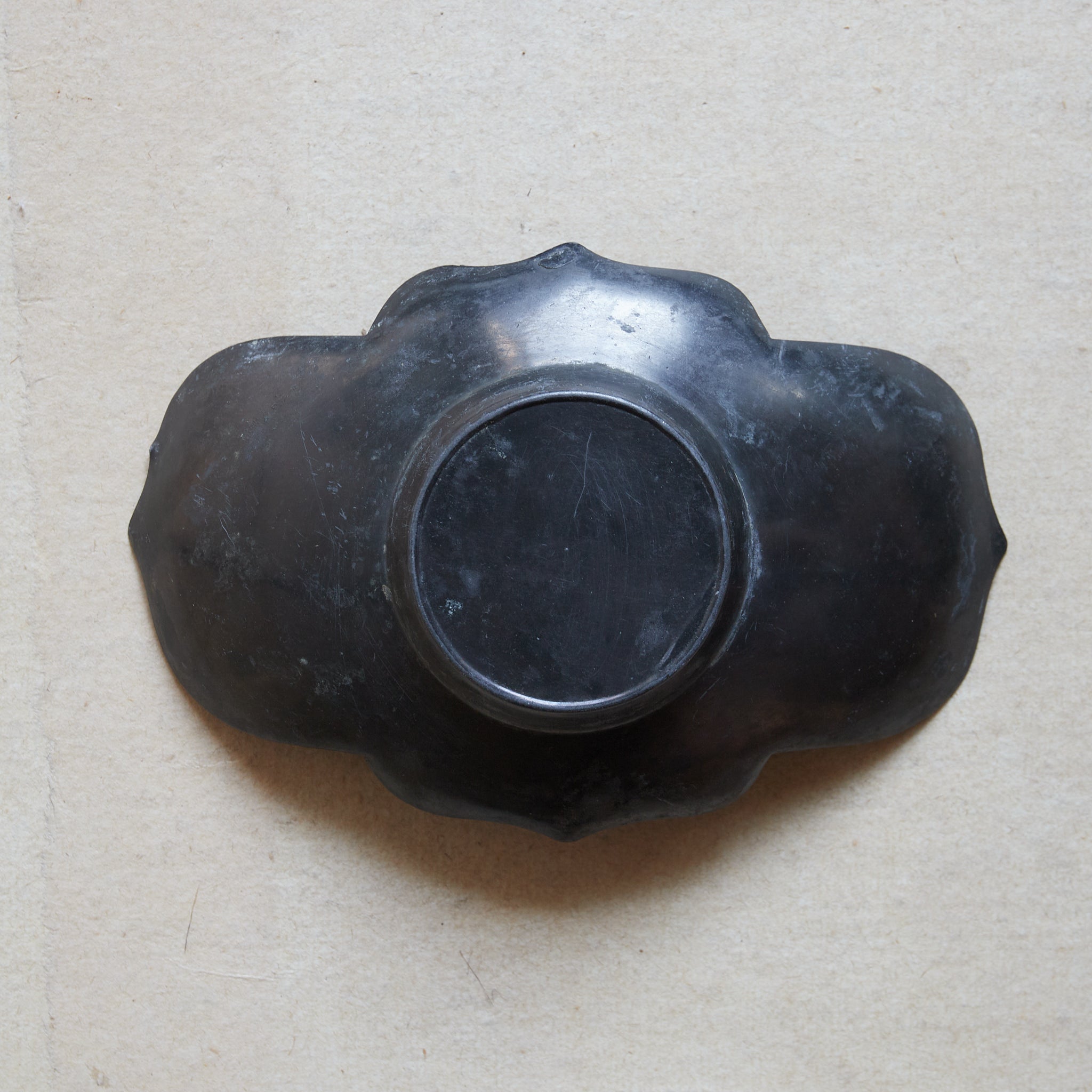 PLATILLO DE FLOR LOBULADA DE ESTAÑO VIEJO, Juego de 5, Dinastía Qing(1616–1911 d. C.)