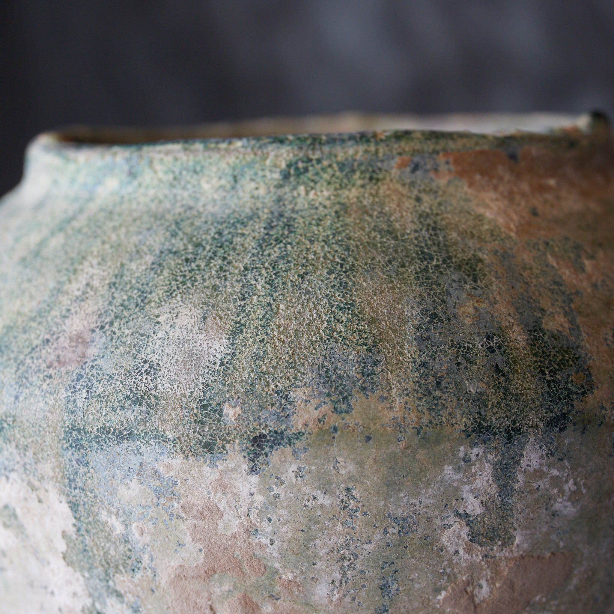 JARRA PEQUEÑA, Vidriado verde iridiscente, Dinastía Han(206 a. C.–220 d. C.)