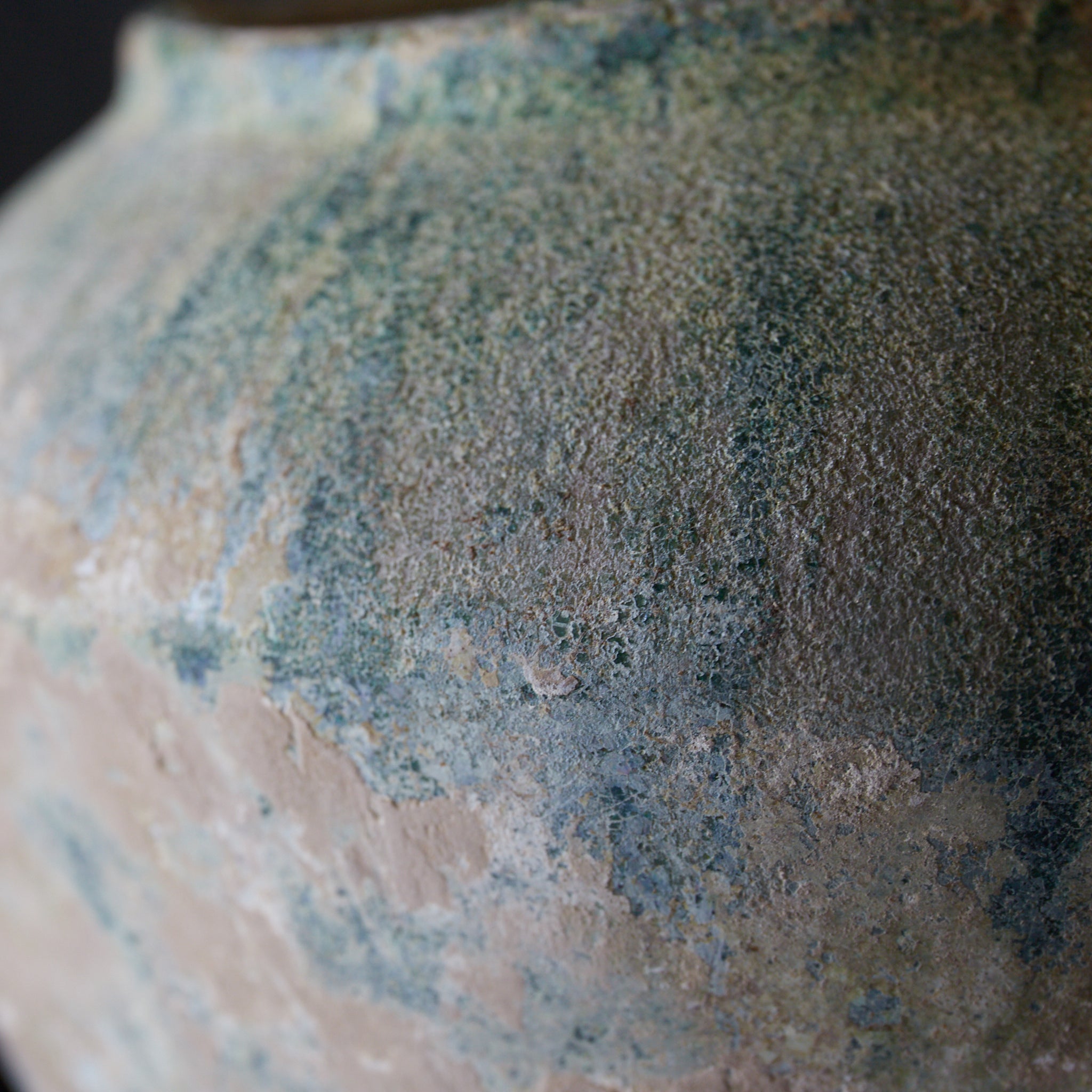 JARRA PEQUEÑA, Vidriado verde iridiscente, Dinastía Han(206 a. C.–220 d. C.)