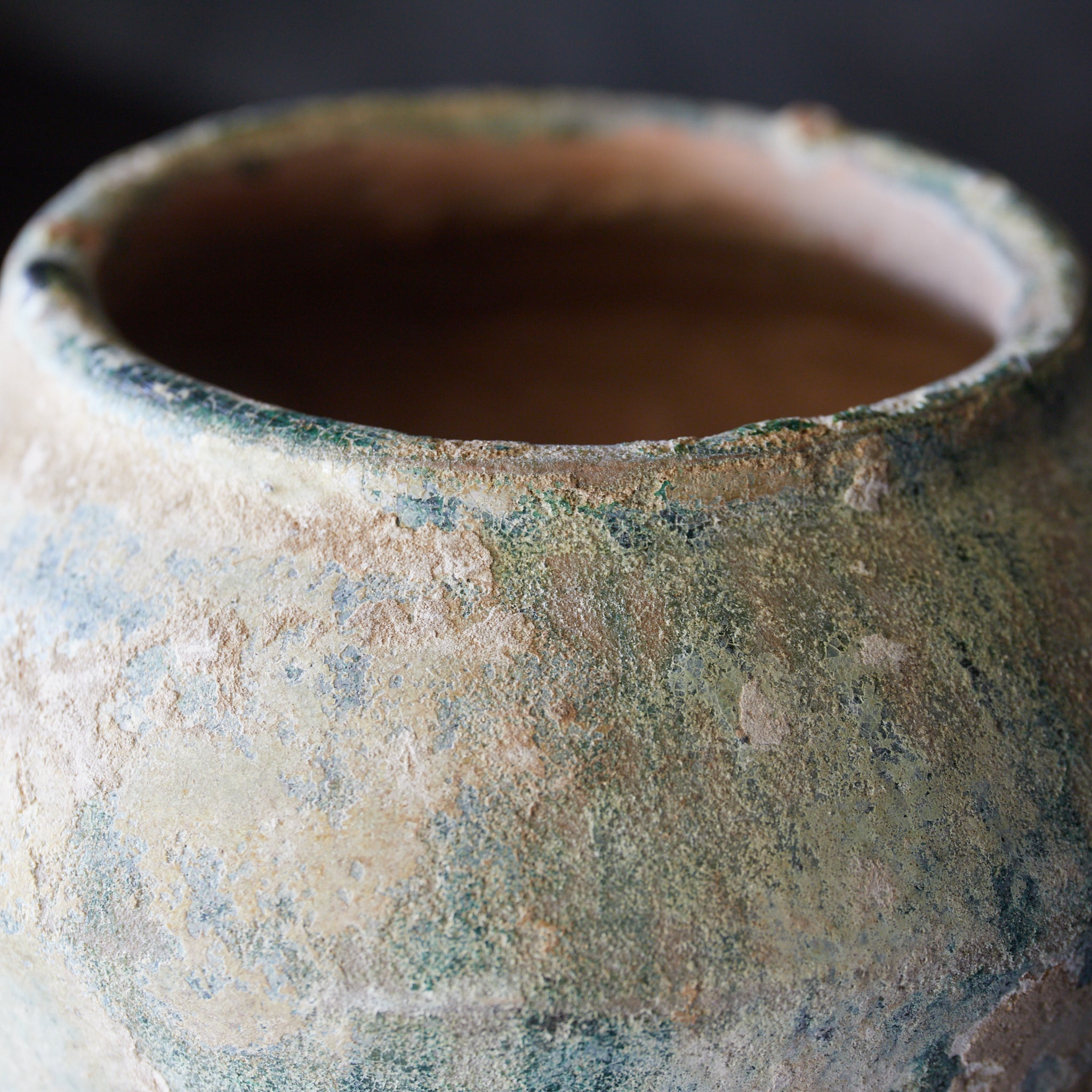 JARRA PEQUEÑA, Vidriado verde iridiscente, Dinastía Han(206 a. C.–220 d. C.)