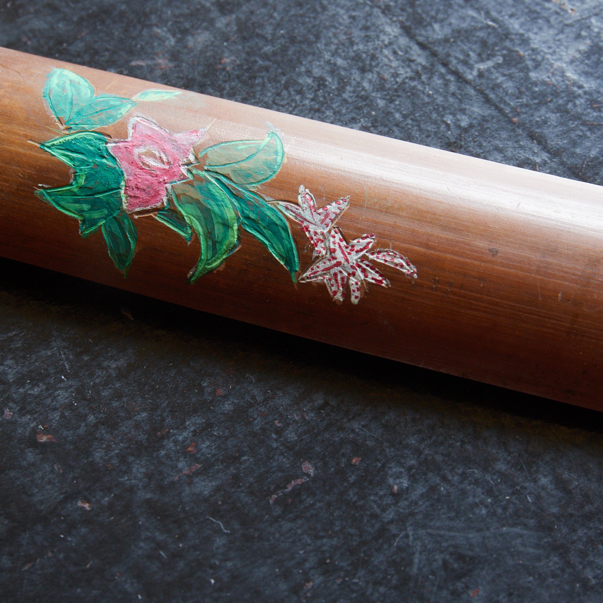 BAMBOO TEA SCOOP, Carved with safflower and lily design, maki-e, Meiji Period(1868–1912CE)