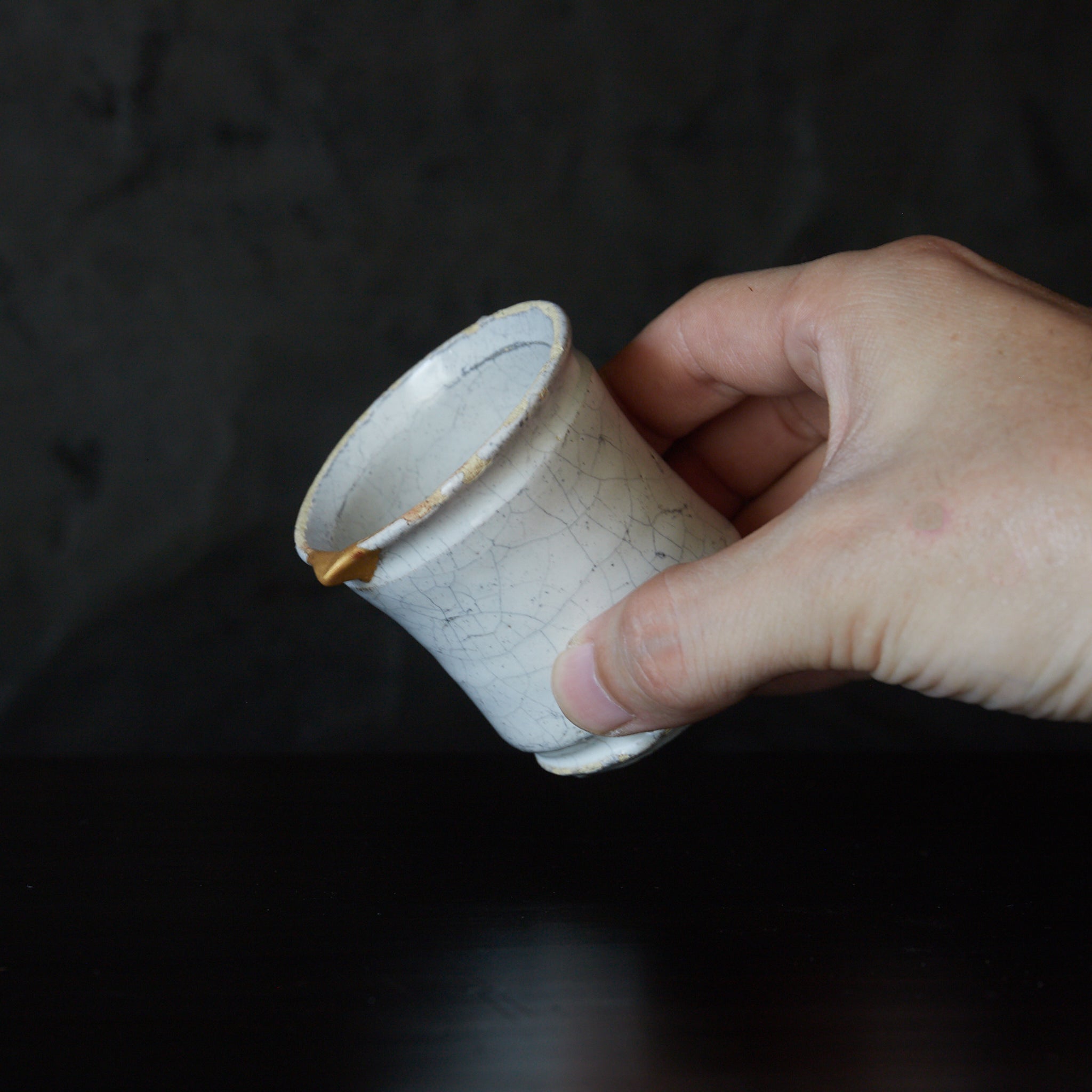 オランダアンティーク 白釉デルフト アルバレロ型金継小壺 片口