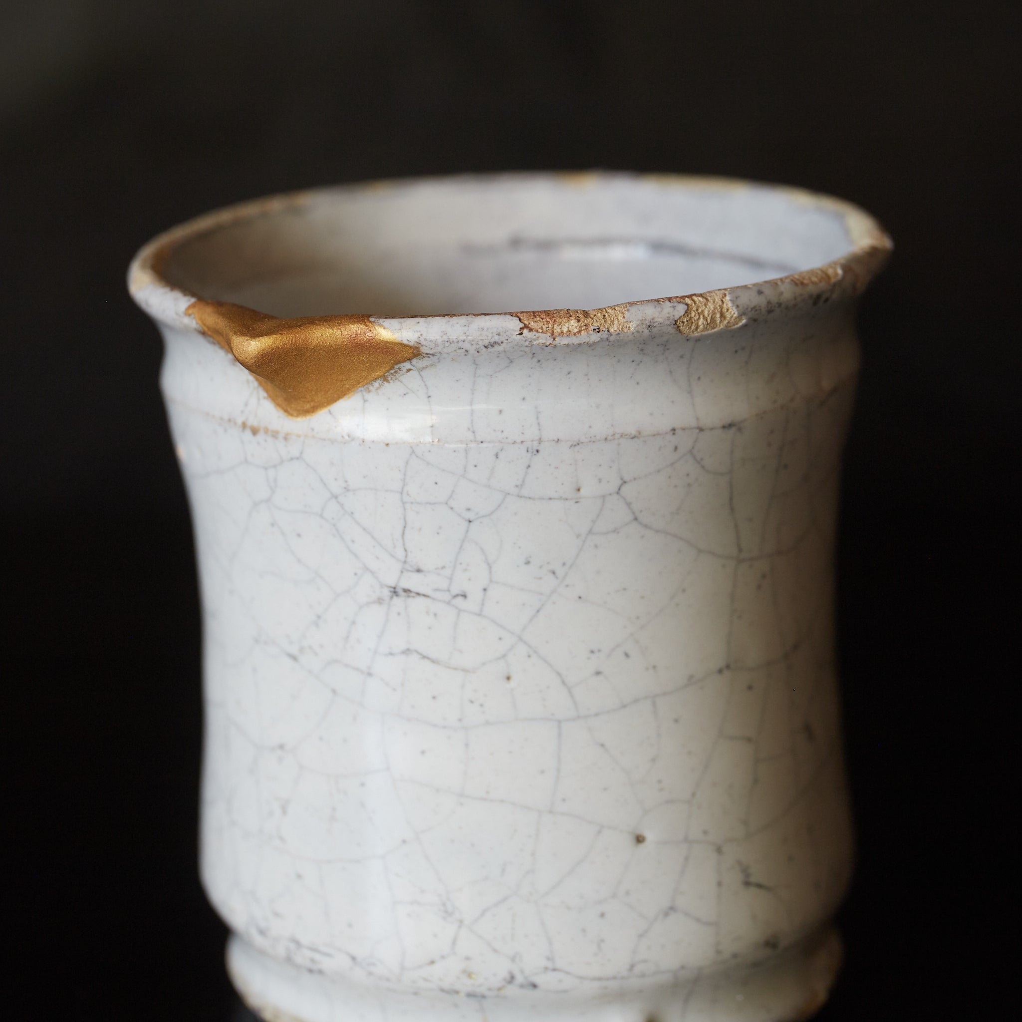 SMALL ALBARELLO-STYLE JAR, Delftware, white-glazed and kintsugi repair, Mitate(katakuchi), Dutch Antique, Early Modern Period(16th–19th centuries)