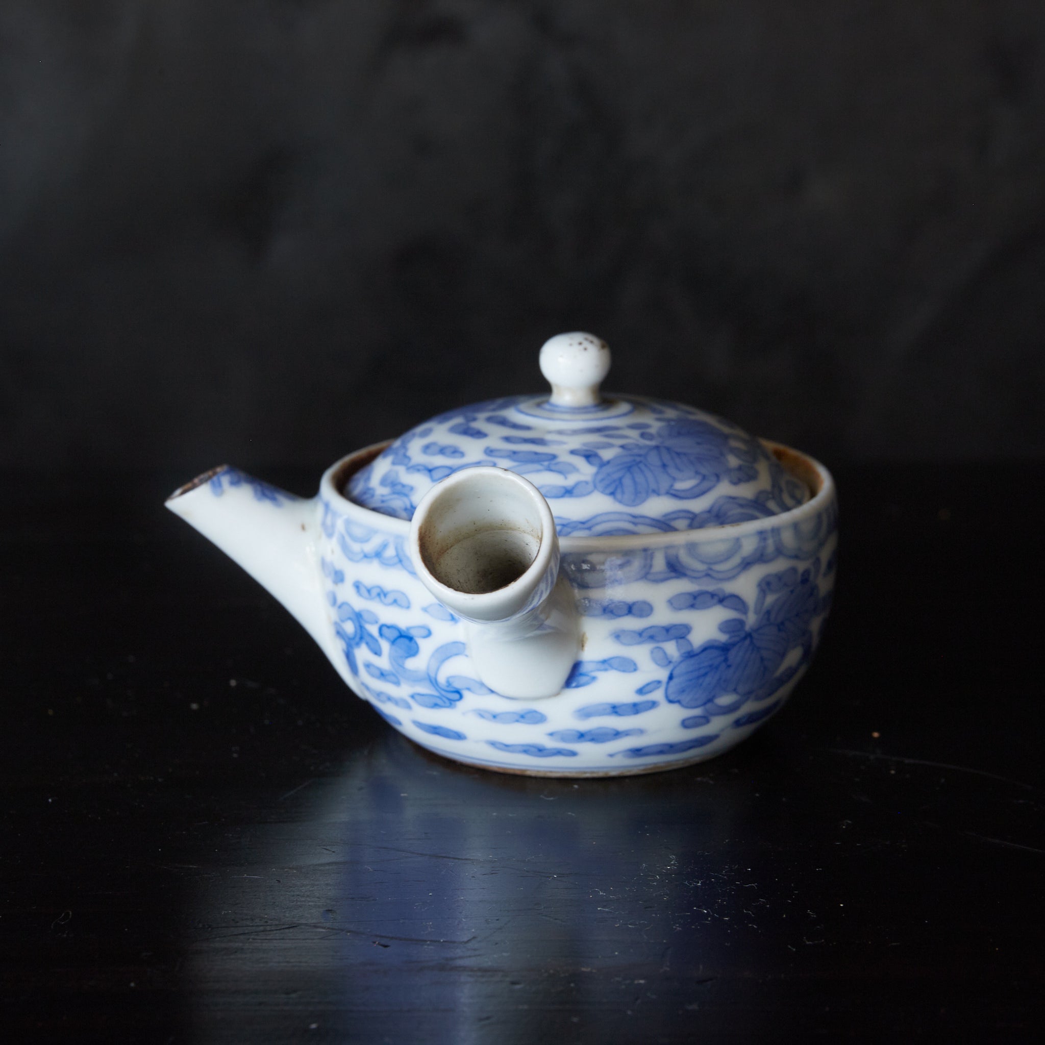 江戸時代 古伊万里 白磁染付桐文横手急須(1603–1867CE)
