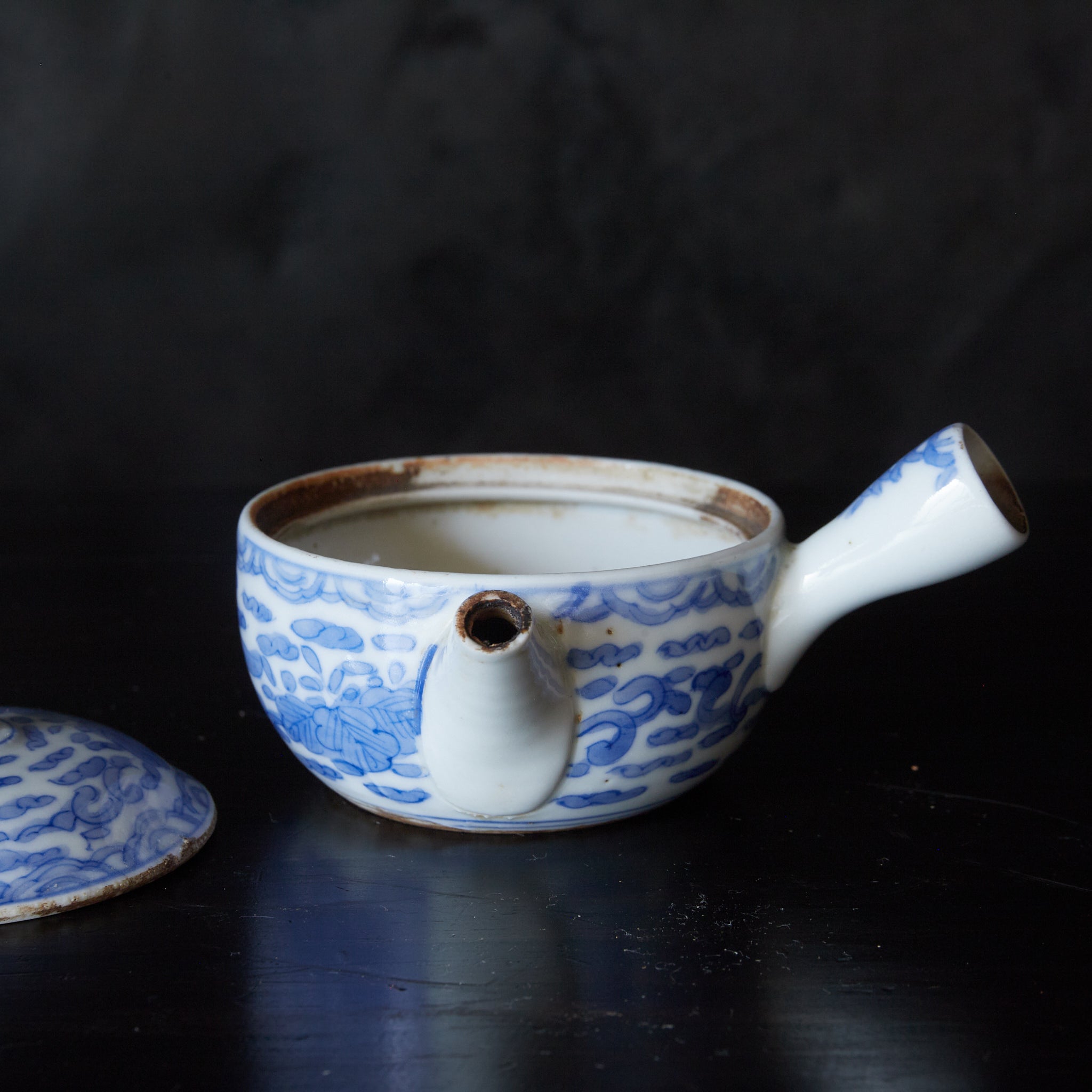 江戸時代 古伊万里 白磁染付桐文横手急須(1603–1867CE)