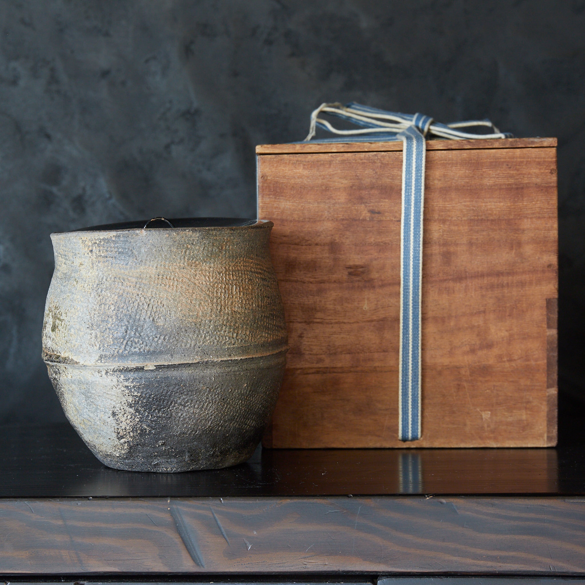 Y2979 中国 清代 雍正年製 粉彩 十六羅漢 壷 木箱付き 清代 壷 Y2979 中国 粉彩 雍正年製 十六羅漢 木箱付き