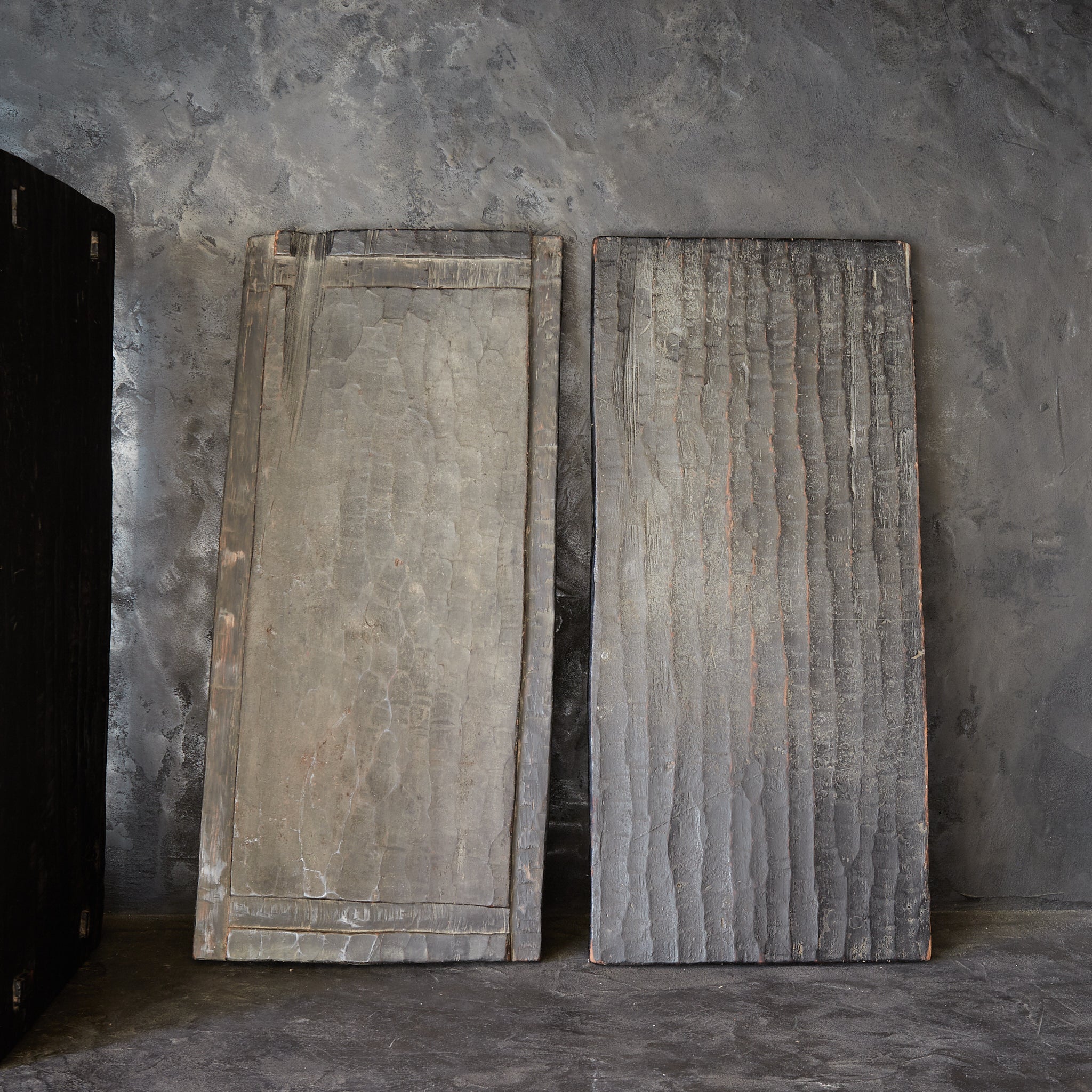 CAJA LACADA EN NEGRO, Con patrón de marcas de azuela, Antigüedad laosiana, Edad Moderna Temprana(Siglos XVI–XIX)