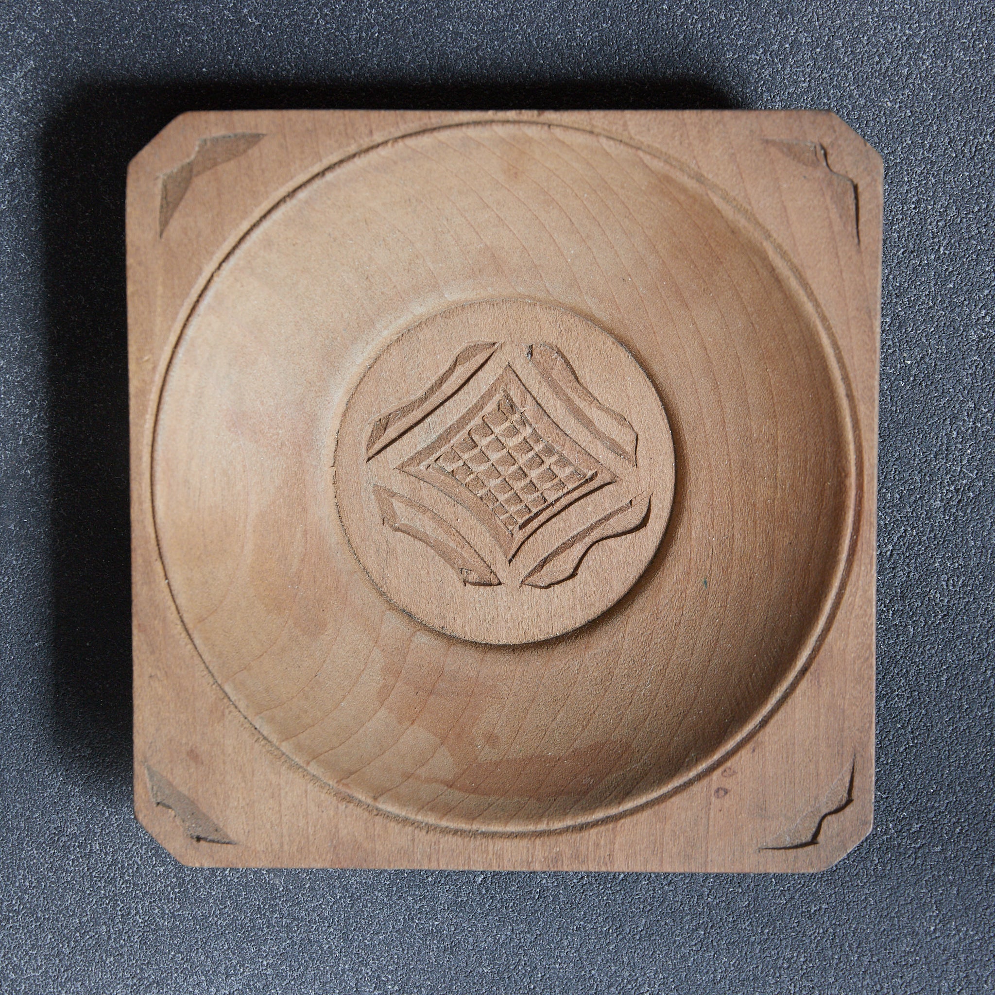 PLATO DE MADERA AINU, Inscripción ainu, juego de 5, Período Showa(1926–1989 d. C.)