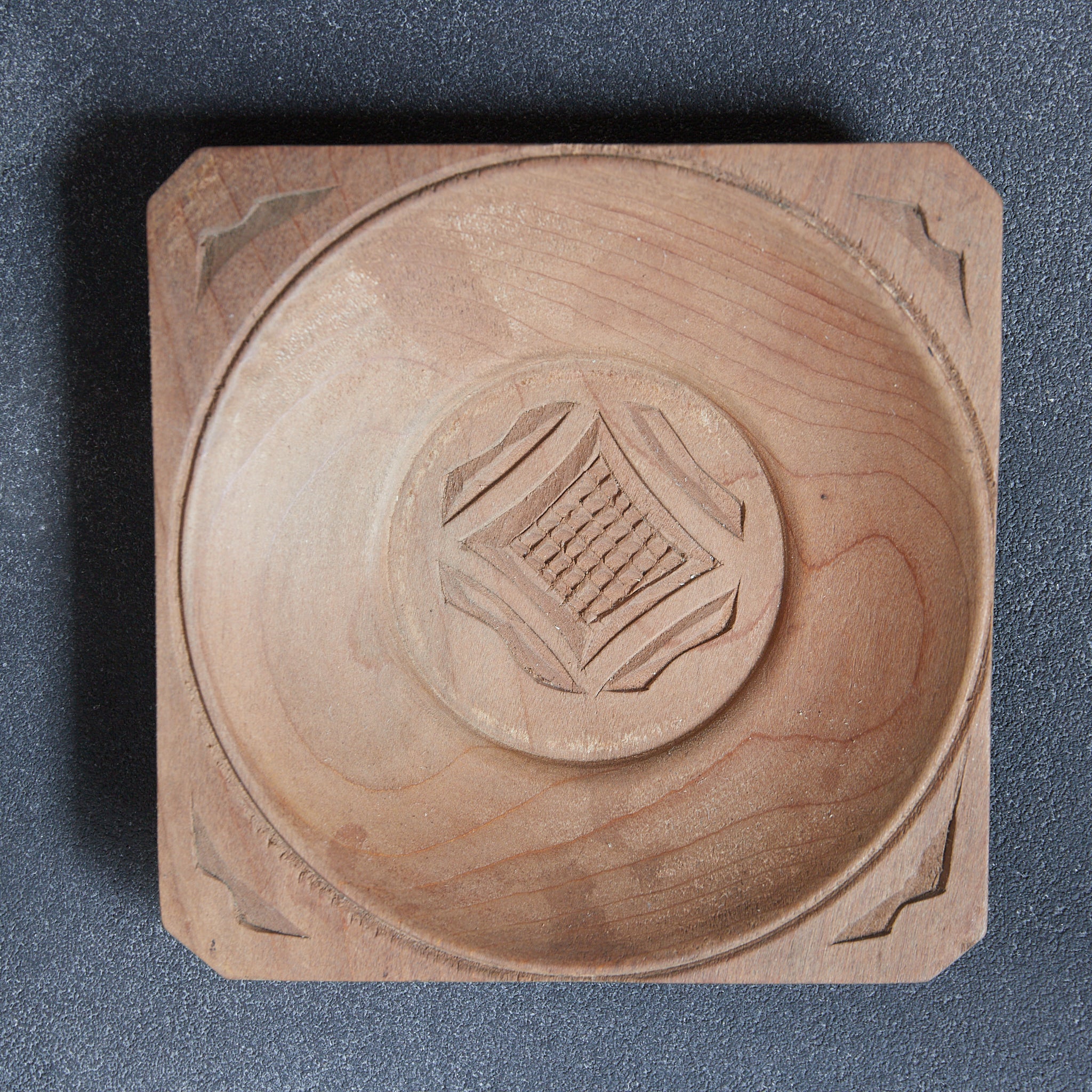 PLATO DE MADERA AINU, Inscripción ainu, juego de 5, Período Showa(1926–1989 d. C.)