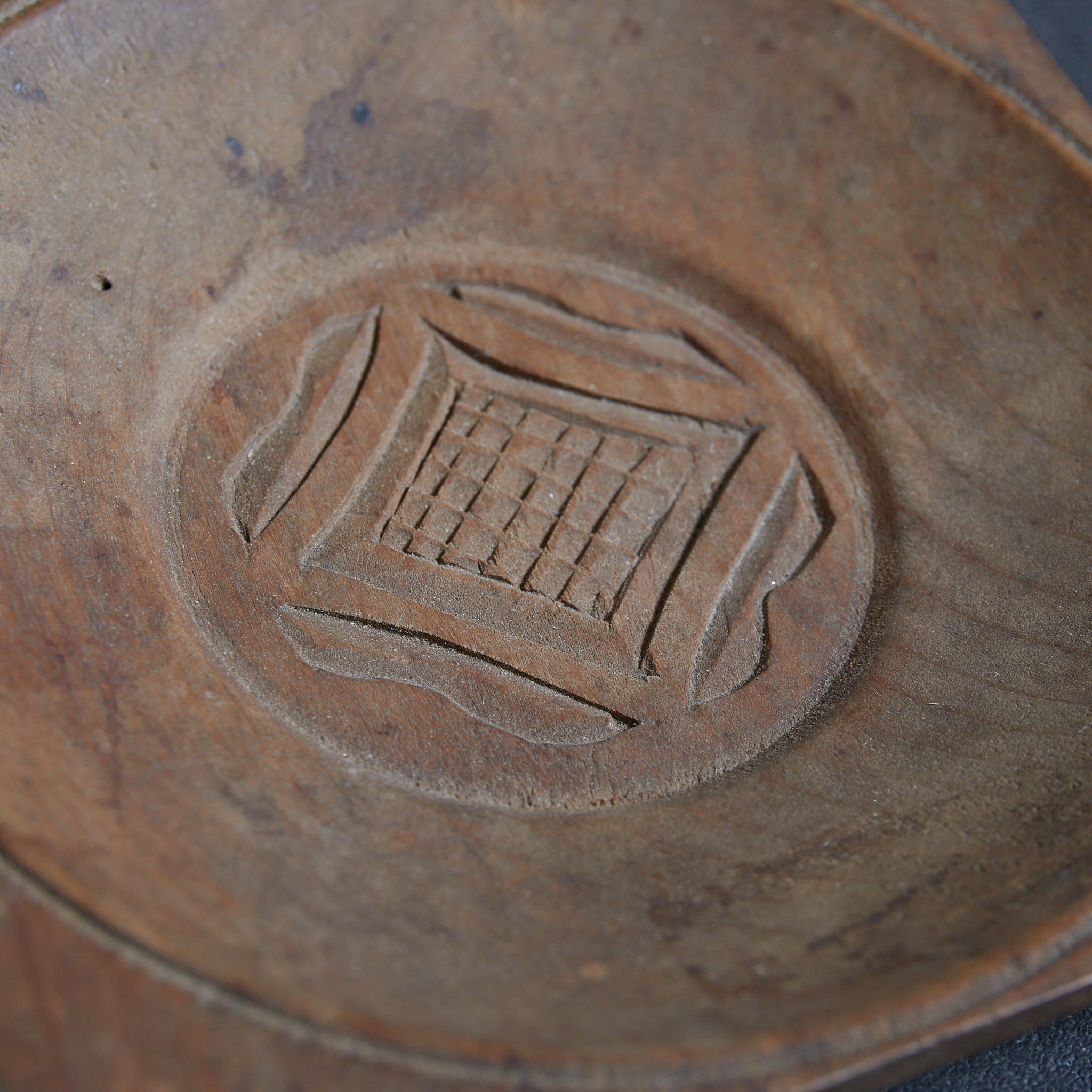 PLATO DE MADERA AINU, Inscripción ainu, juego de 5, Período Showa(1926–1989 d. C.)