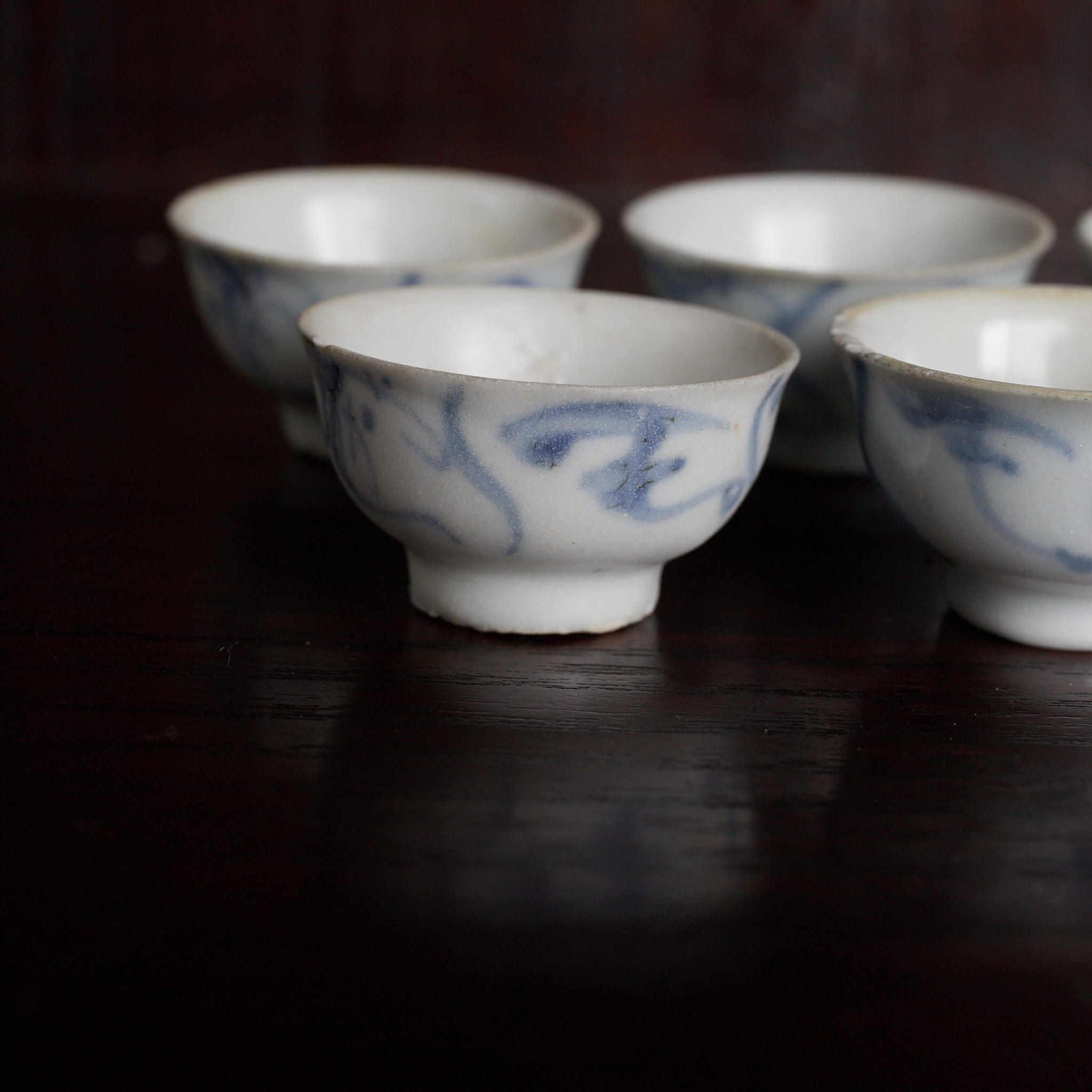 TAZA PARA SENCHA, Porcelana azul y blanca con diseño de hierba de orquídea, juego de 9, Dinastía Ming–Qing(1368–1911 d. C.)