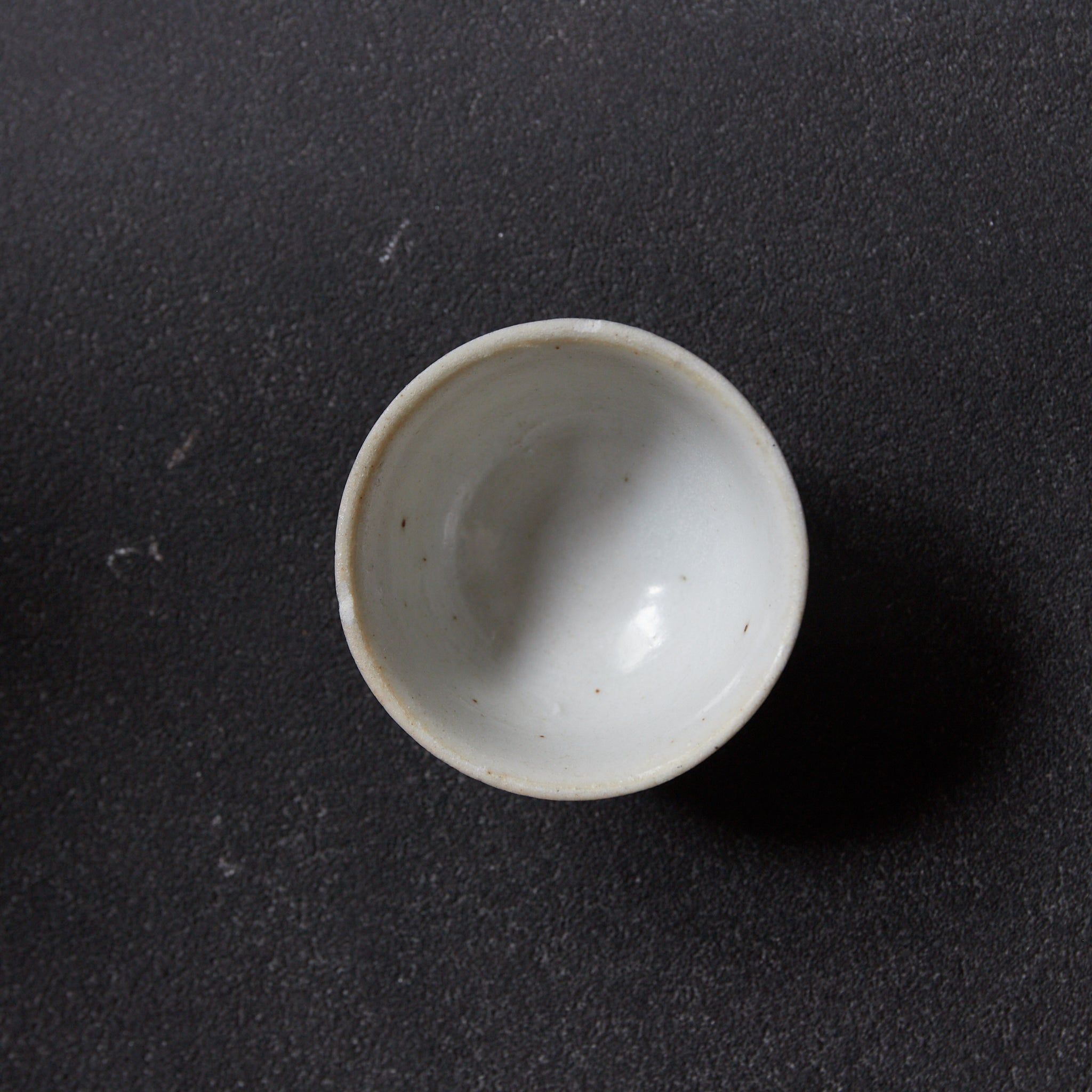 TAZA PARA SENCHA, Porcelana azul y blanca con diseño de hierba de orquídea, juego de 9, Dinastía Ming–Qing(1368–1911 d. C.)