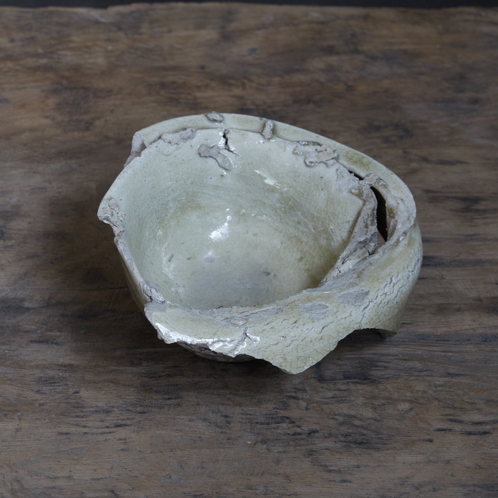 CUENCO DE TÉ DAÑADO EN LA COCCIÓN POR ADHERENCIA, Ko-Seto, Período Muromachi(1336–1573 d. C.)