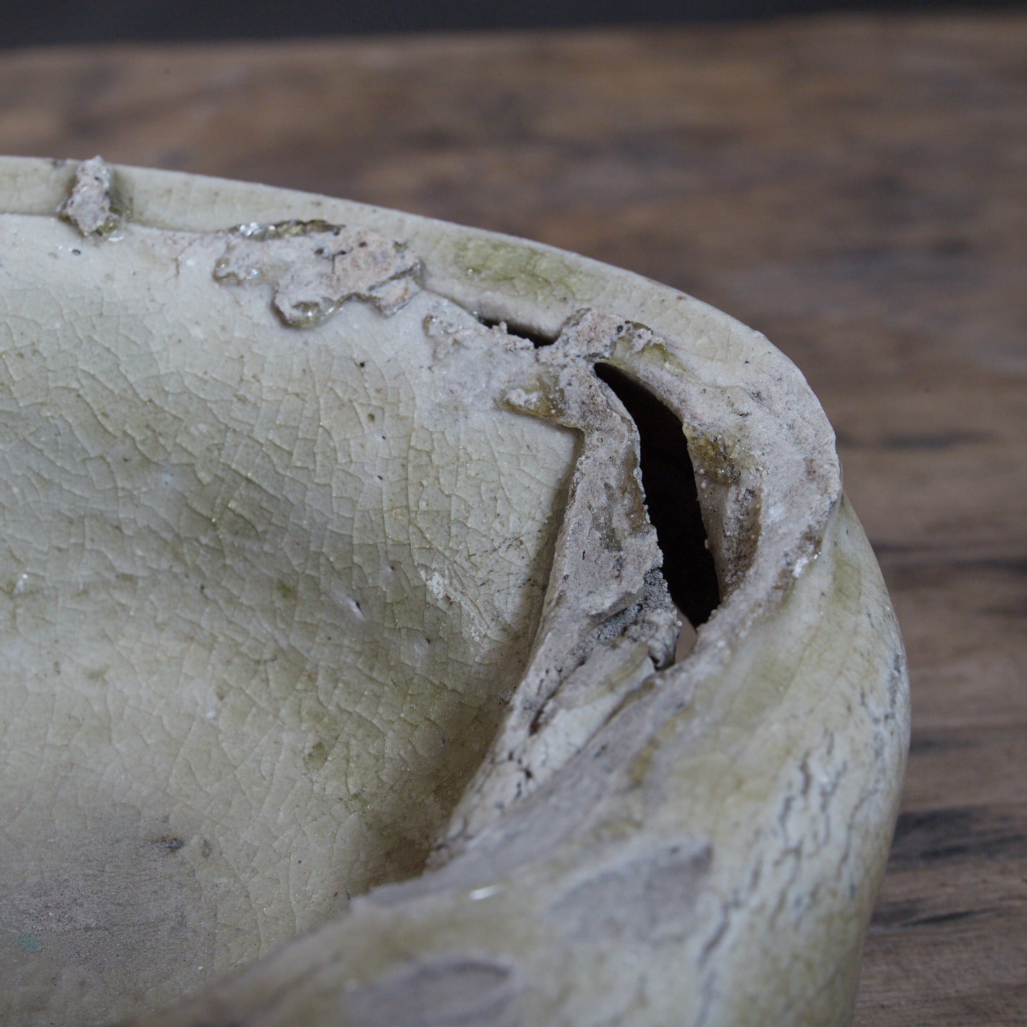 CUENCO DE TÉ DAÑADO EN LA COCCIÓN POR ADHERENCIA, Ko-Seto, Período Muromachi(1336–1573 d. C.)