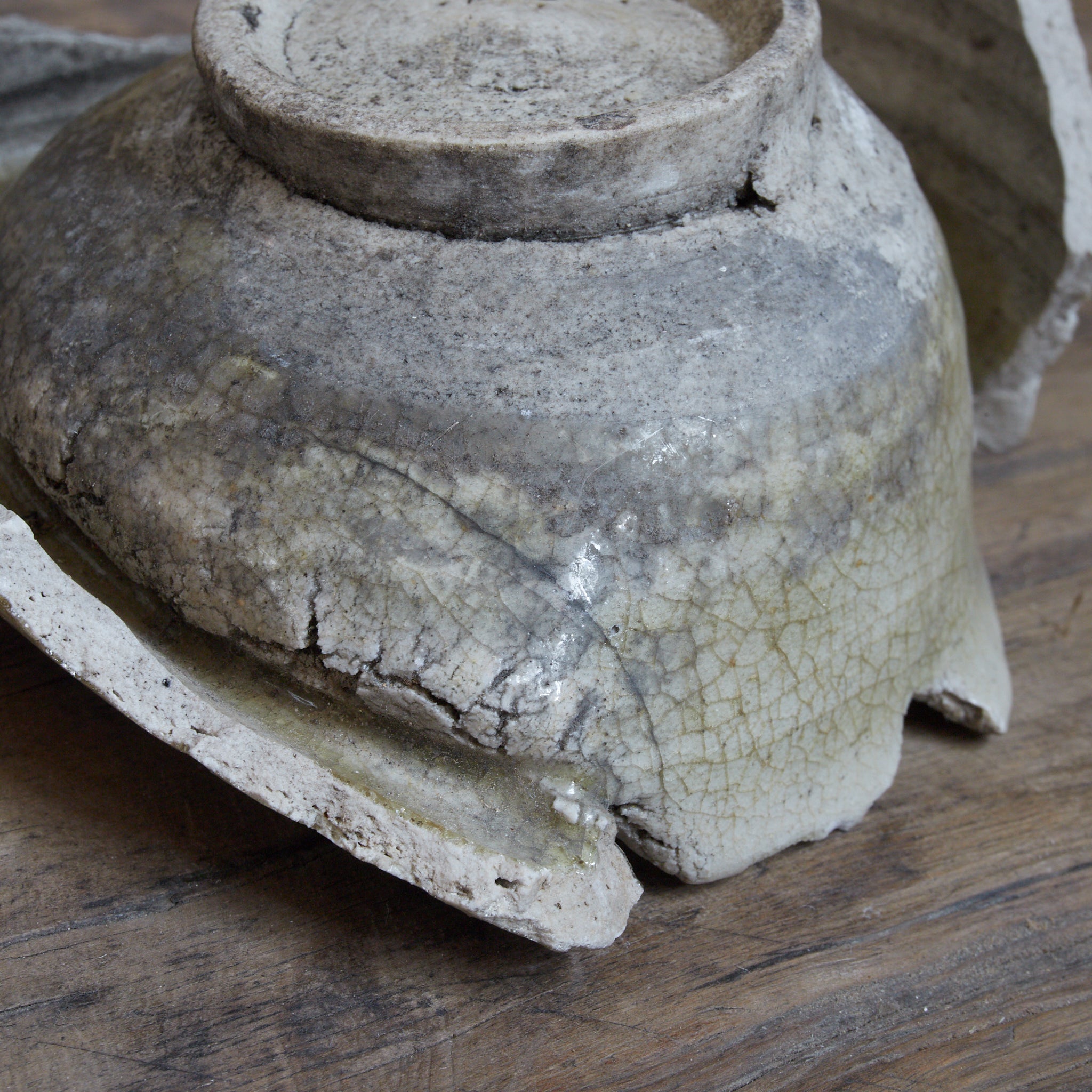 CUENCO DE TÉ DAÑADO EN LA COCCIÓN POR ADHERENCIA, Ko-Seto, Período Muromachi(1336–1573 d. C.)