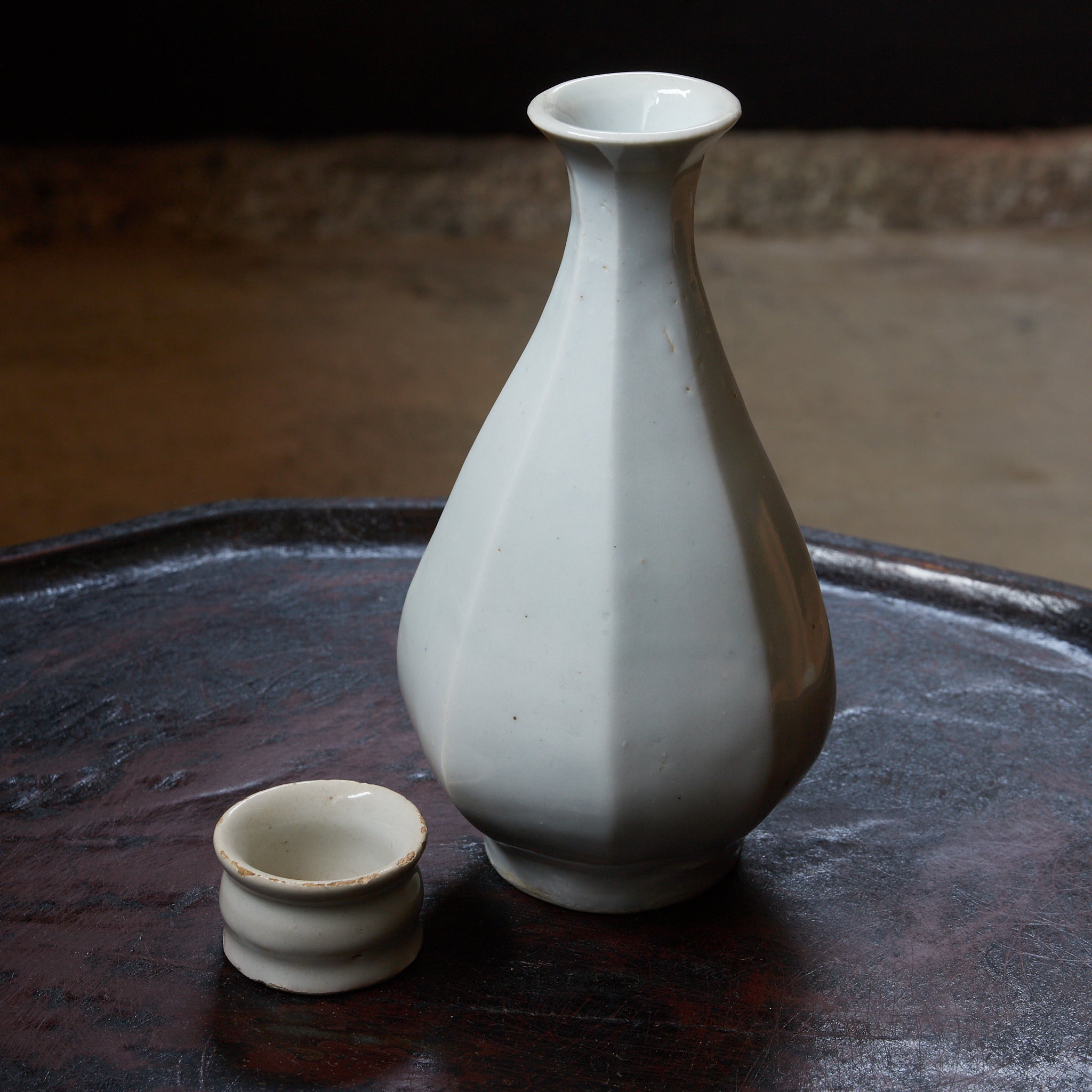 ABGESCHRÄGTE FLASCHE / TOKKURI, Weißporzellan, Joseon-Dynastie(1392–1897 n. Chr.)
