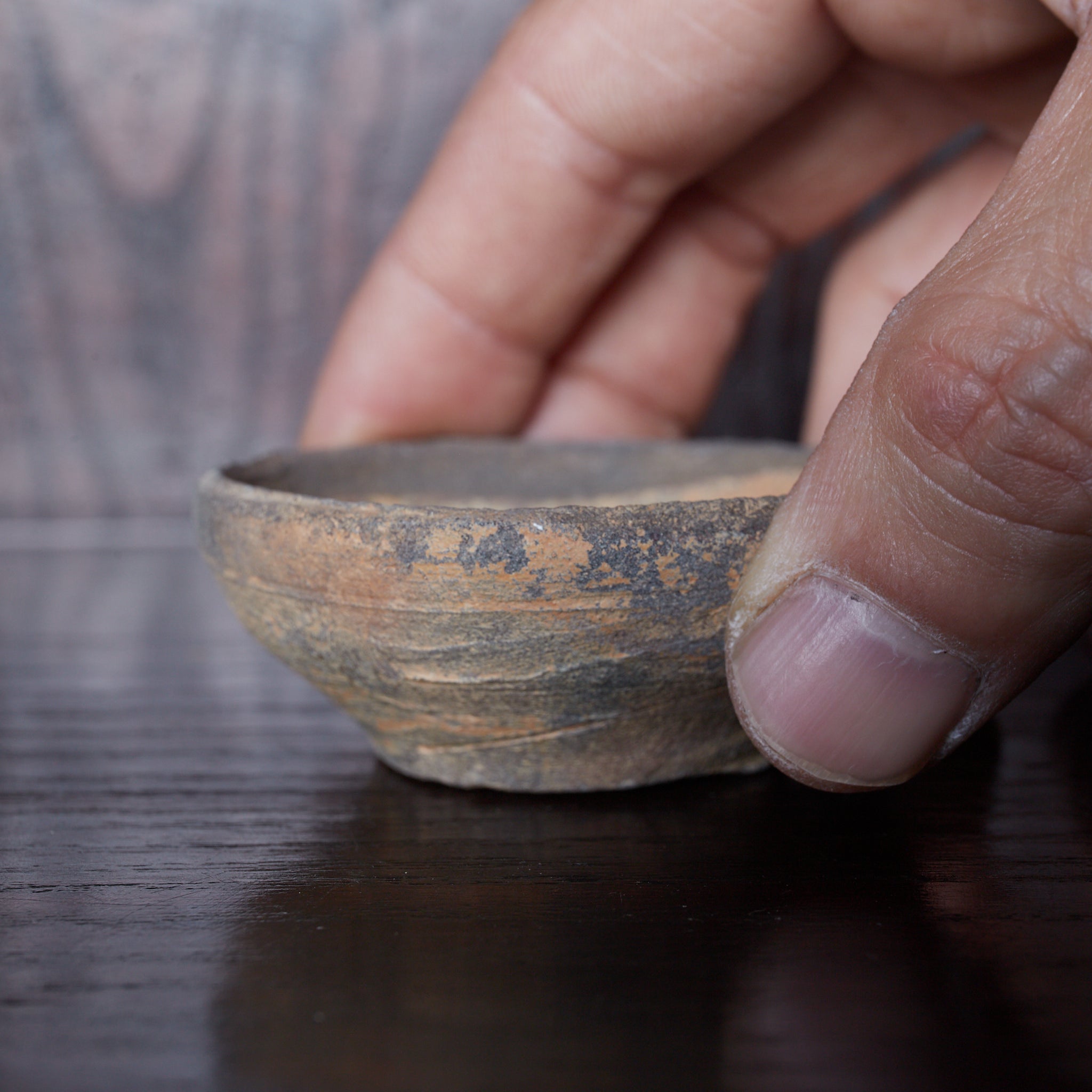 KLEINER BECHER, Braun glasiert, Mitate(sake-becher), Khmer-Dynastie, Mittelalter(12.–16. Jahrhundert)