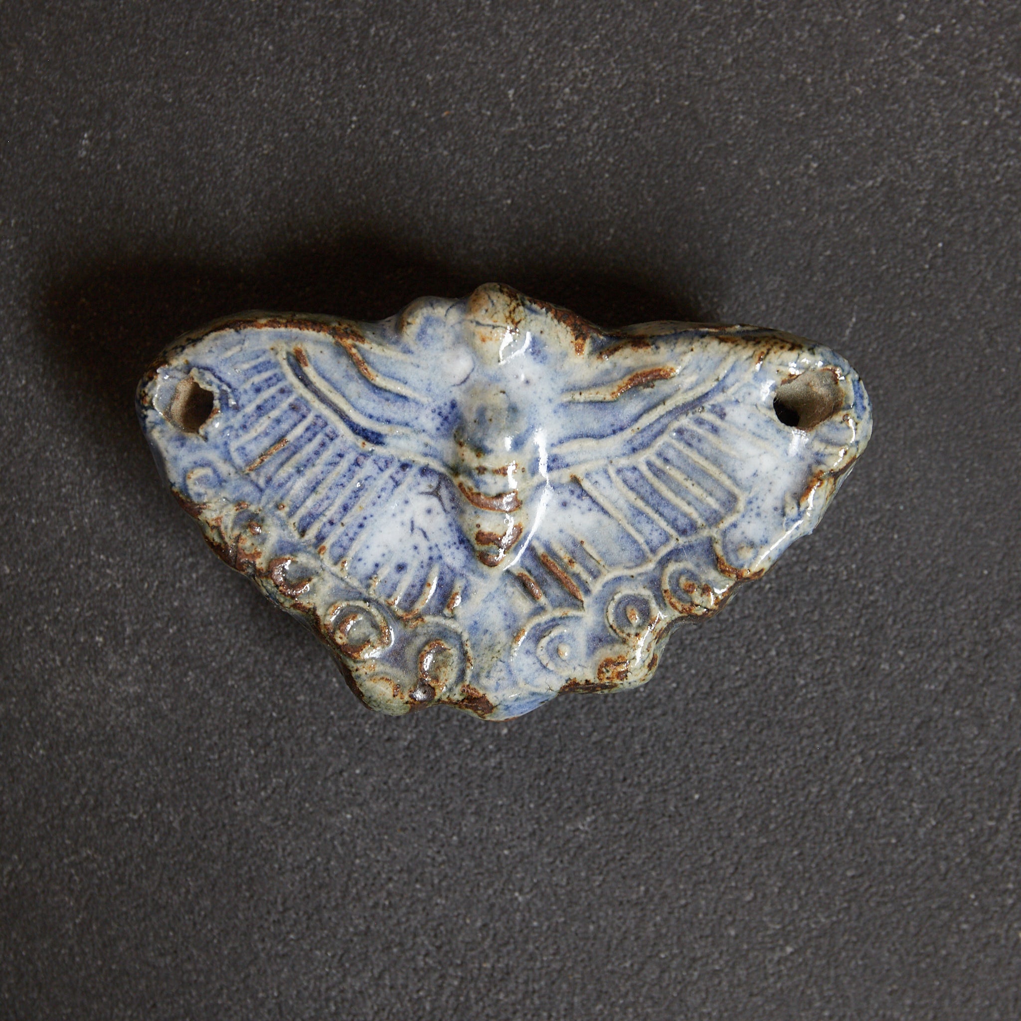 COMPTE-GOUTTES À EAU DE PAPILLON, À glaçure lapis, Dynastie Joseon(1392–1897 apr. J.-C.)