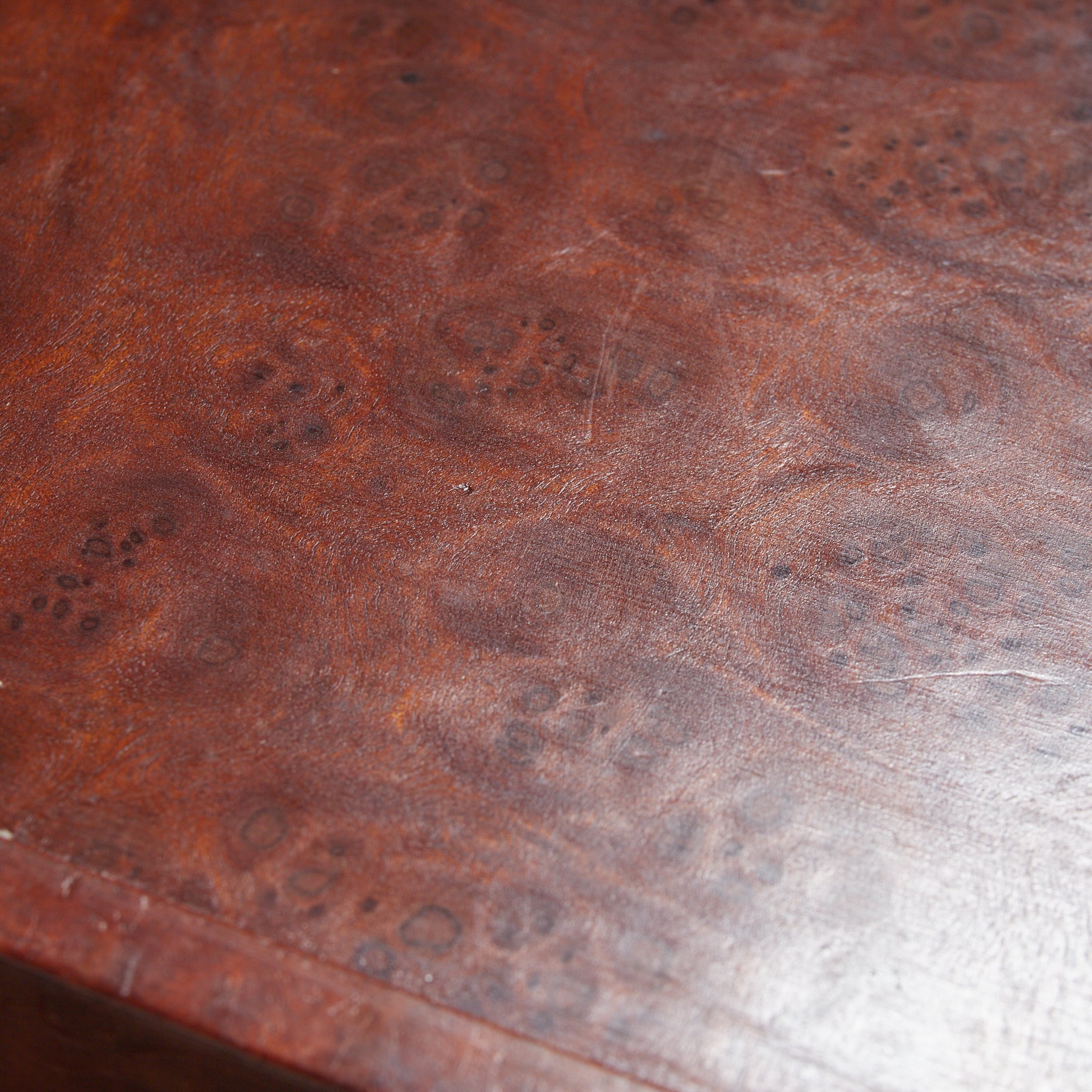 BANDEJA DE TÉ RECTANGULAR DE MADERA DE KARAKI CON VETA NUDOSA
