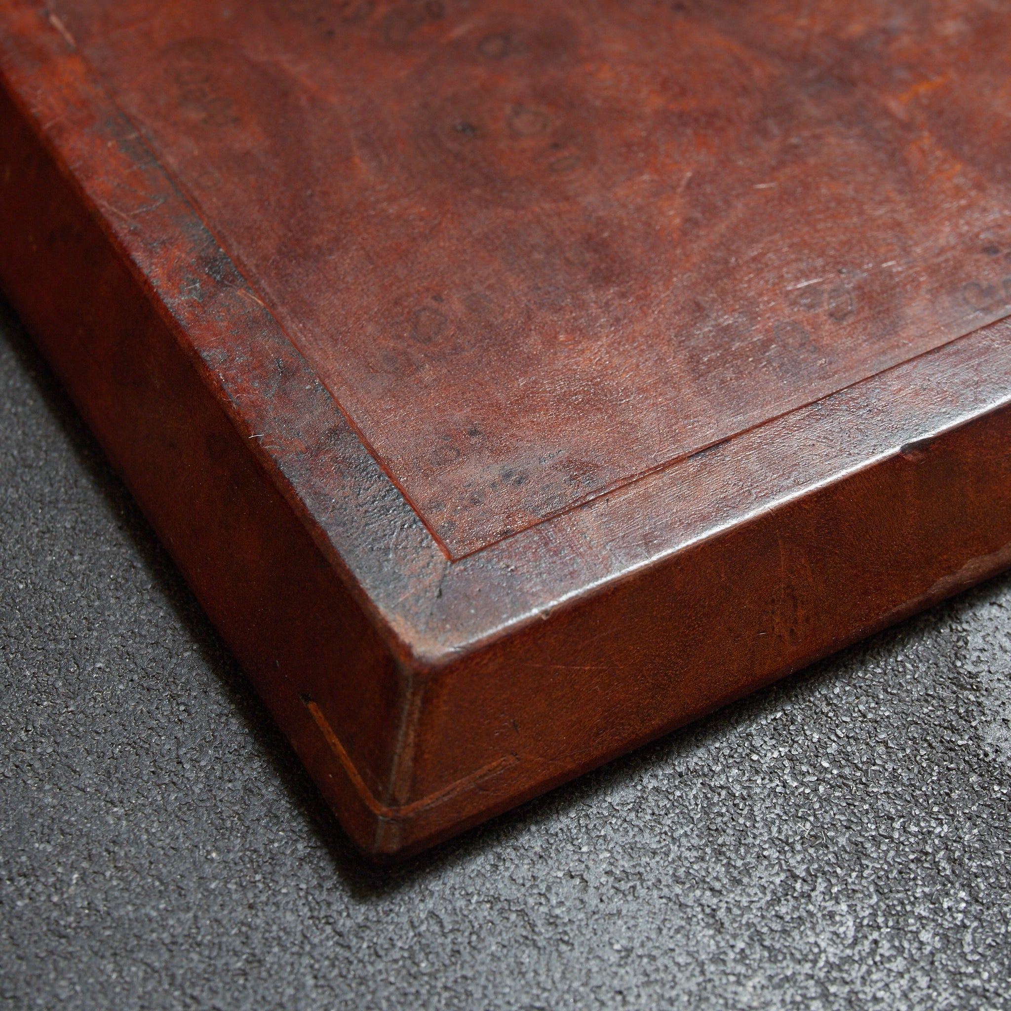 BANDEJA DE TÉ RECTANGULAR DE MADERA DE KARAKI CON VETA NUDOSA