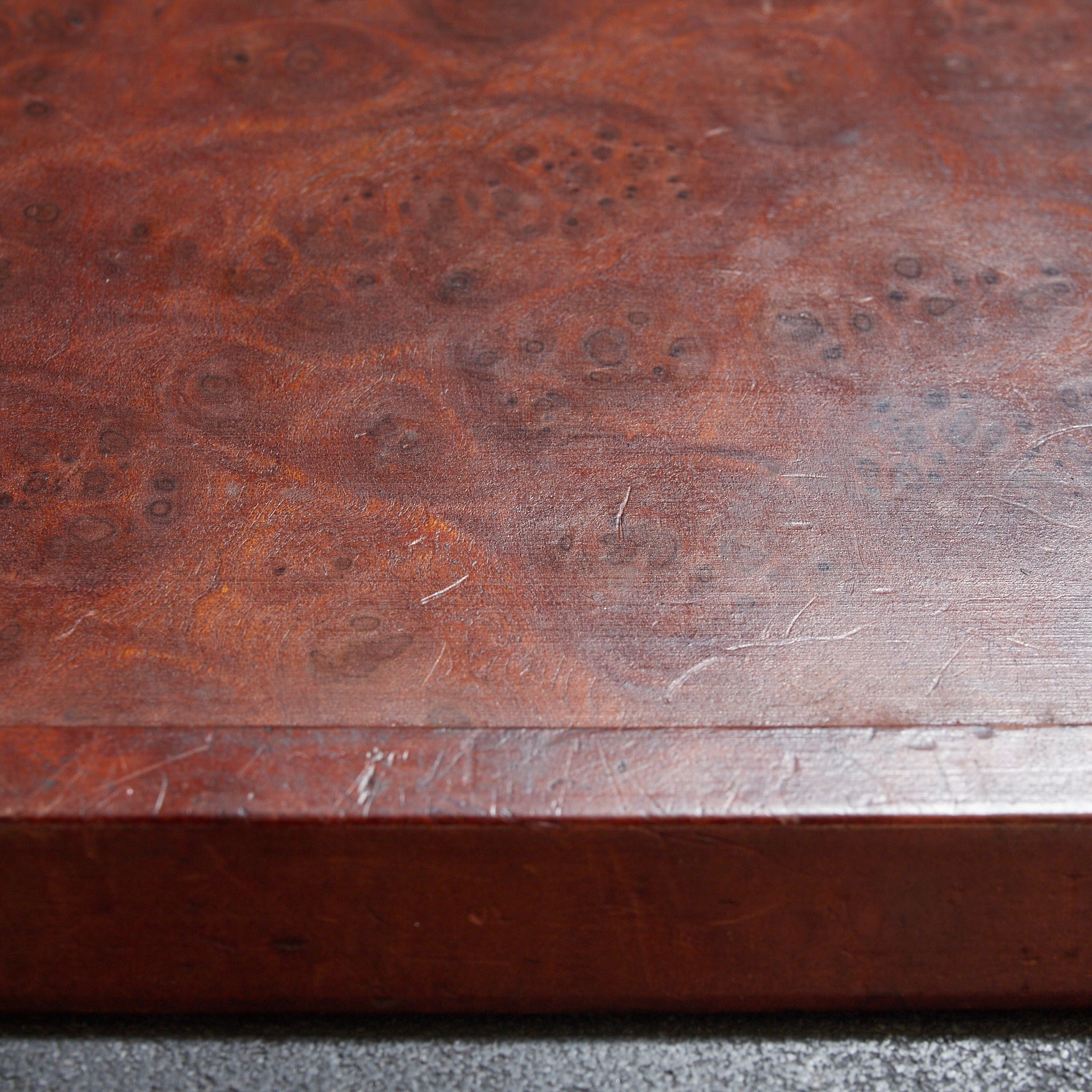 BANDEJA DE TÉ RECTANGULAR DE MADERA DE KARAKI CON VETA NUDOSA