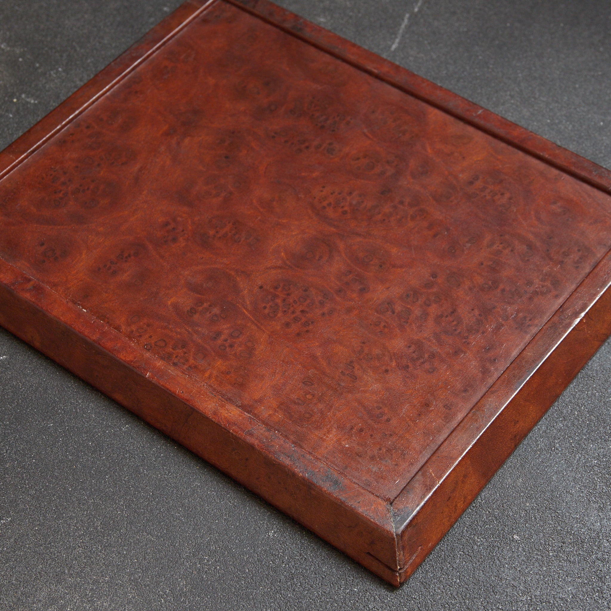 BANDEJA DE TÉ RECTANGULAR DE MADERA DE KARAKI CON VETA NUDOSA