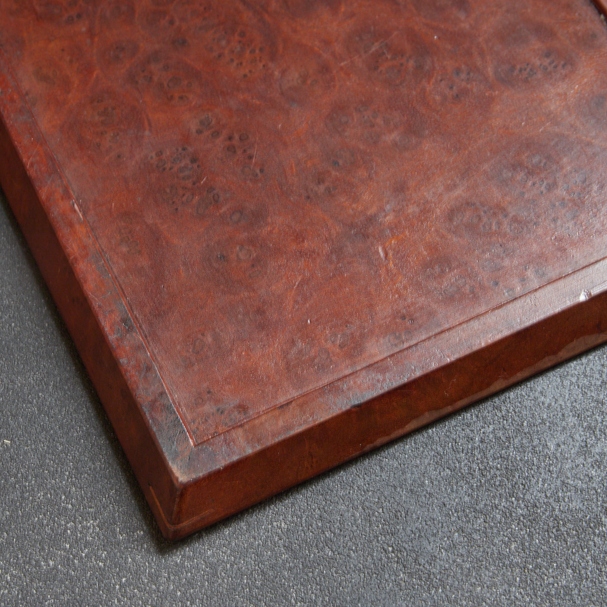BANDEJA DE TÉ RECTANGULAR DE MADERA DE KARAKI CON VETA NUDOSA