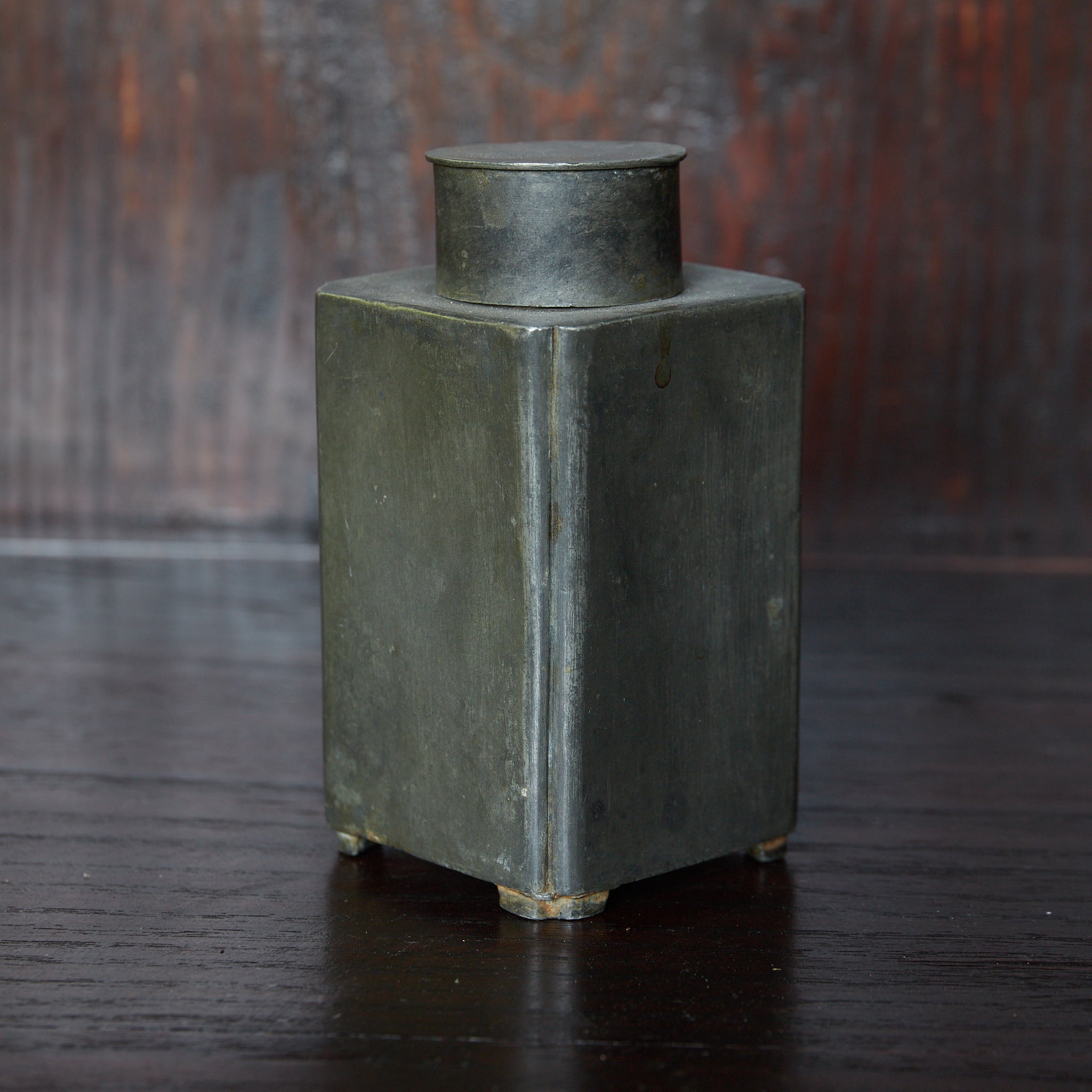 LATA DE TÉ DE ESTAÑO VIEJA, En forma de cuadrada, Dinastía Qing(1616–1911 d. C.)