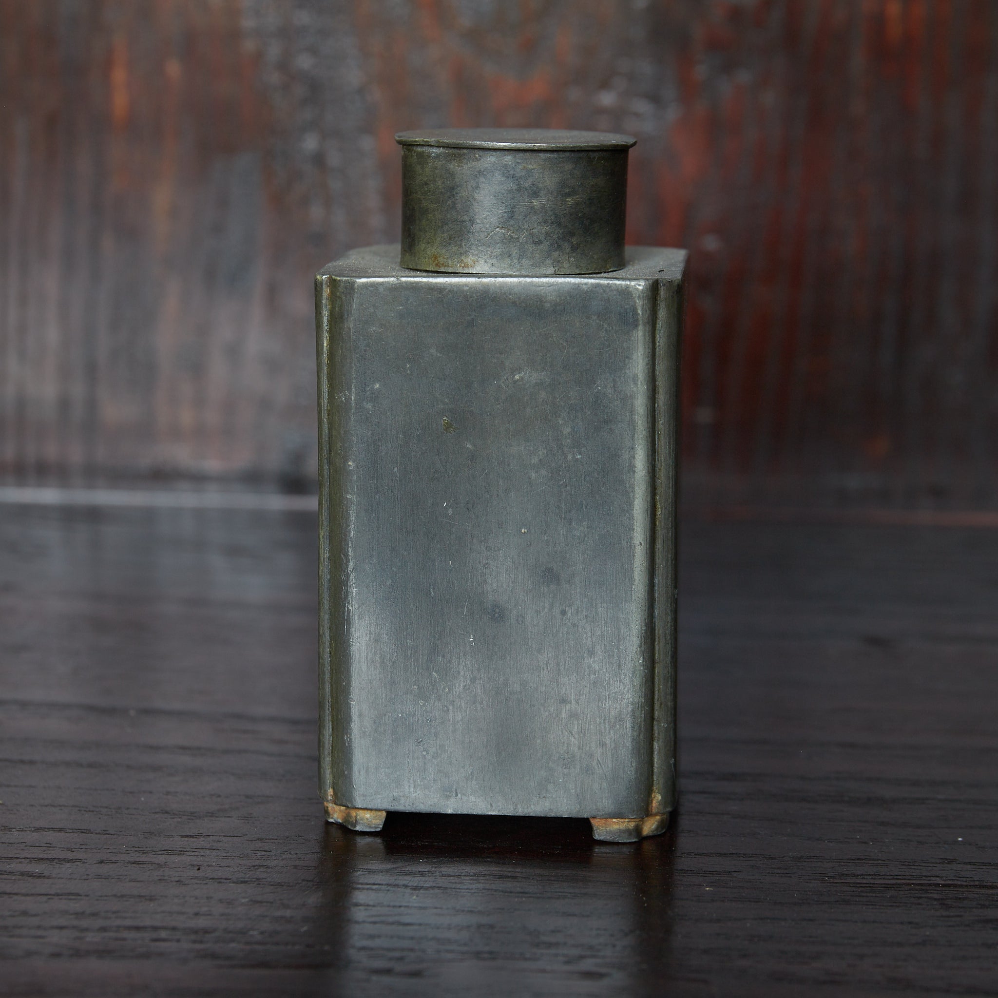 LATA DE TÉ DE ESTAÑO VIEJA, En forma de cuadrada, Dinastía Qing(1616–1911 d. C.)