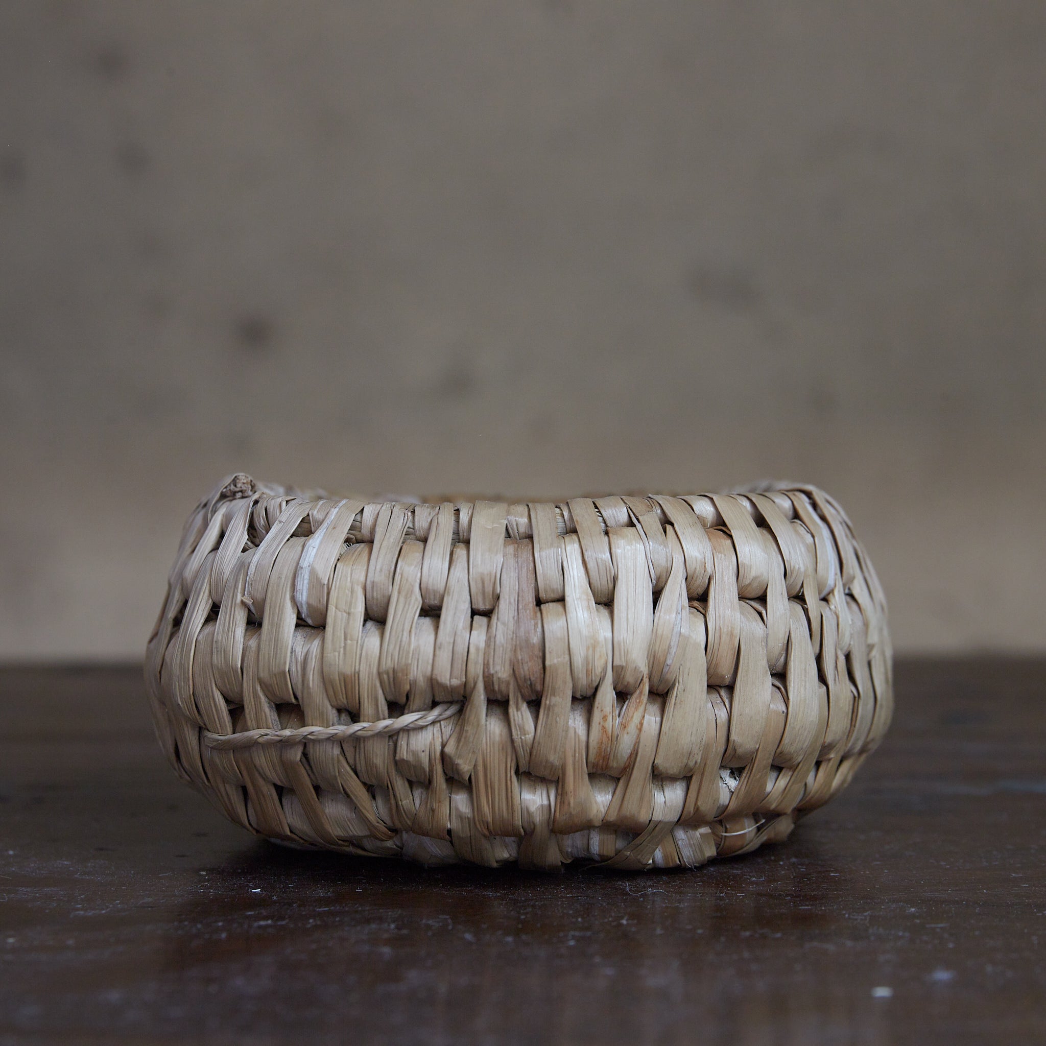 SOPORTE PARA TETERA DE PAJA, Trenzado, Período Showa(1926–1989 d. C.)
