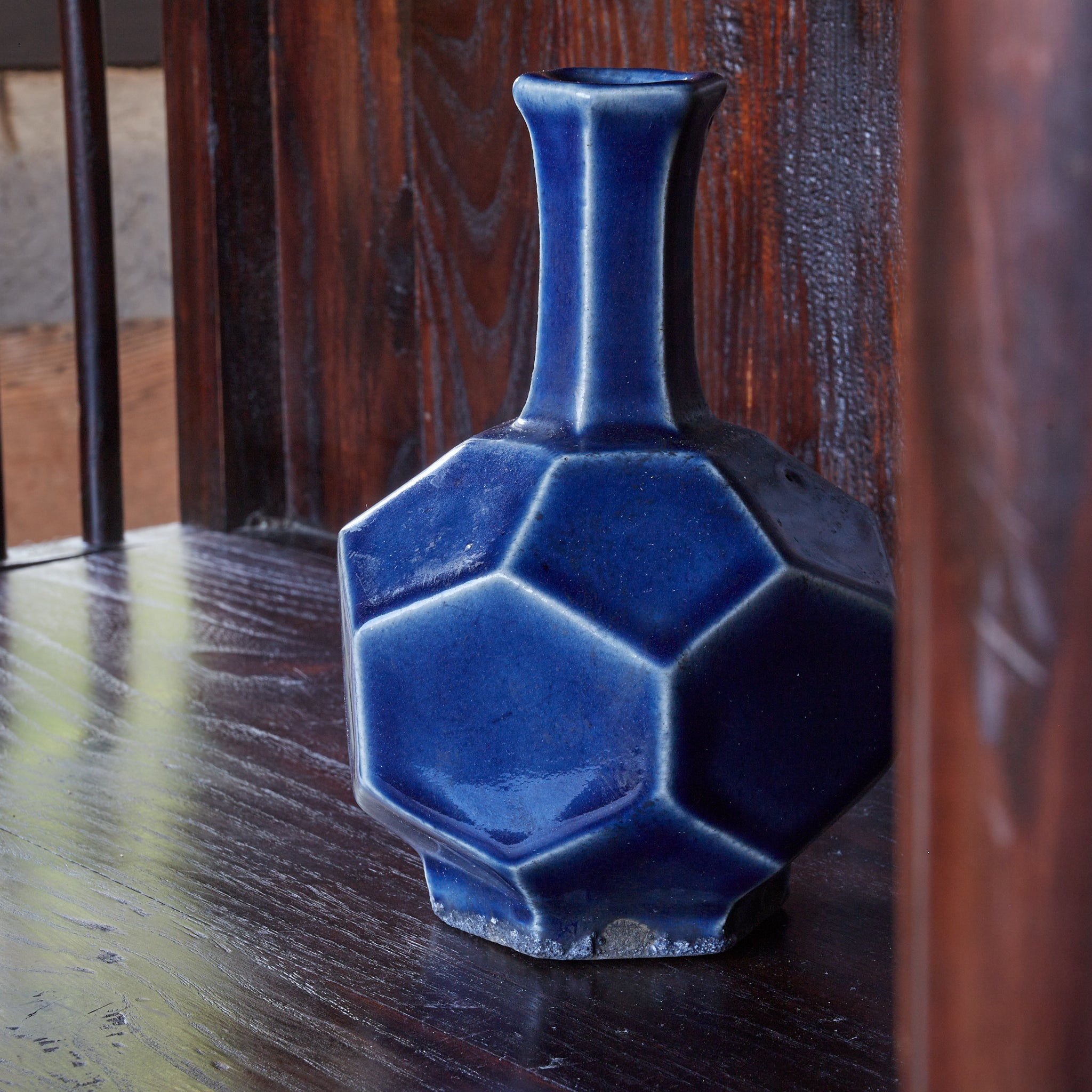 BOUTEILLE CARRÉE, À glaçure lapis, Dynastie Joseon(1392–1897 apr. J.-C.)