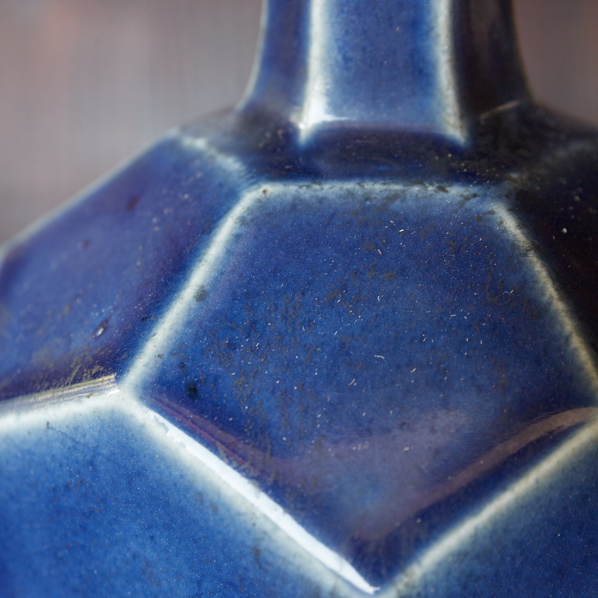 QUADRATISCHE FLASCHE, Lapislazuli-glasiert, Joseon-Dynastie(1392–1897 n. Chr.)