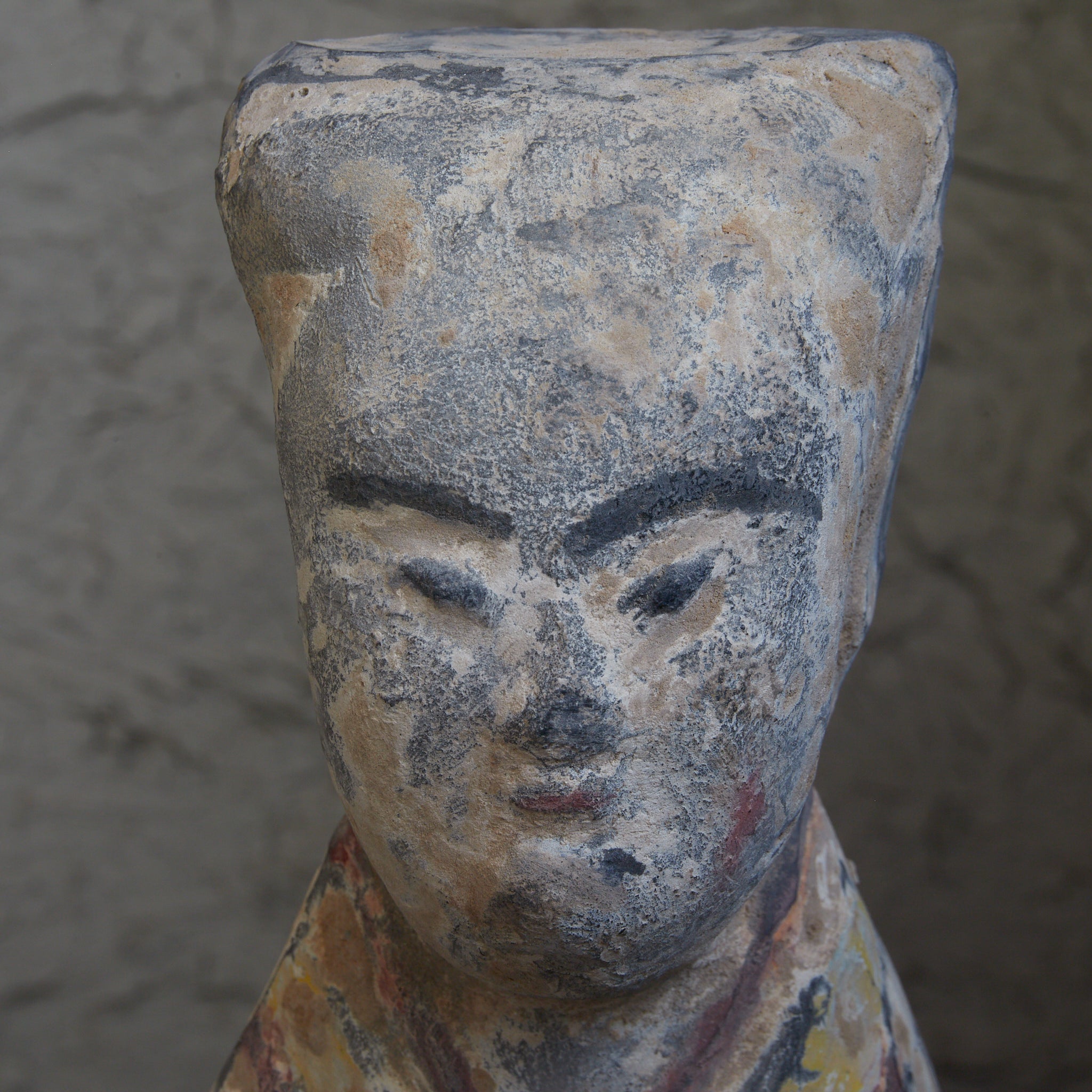 漢代 灰陶加彩 女子俑(206BCE–220CE)