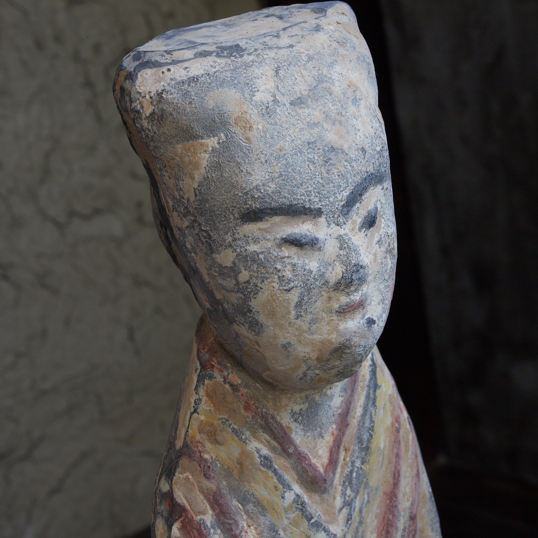 漢代 灰陶加彩 女子俑(206BCE–220CE)