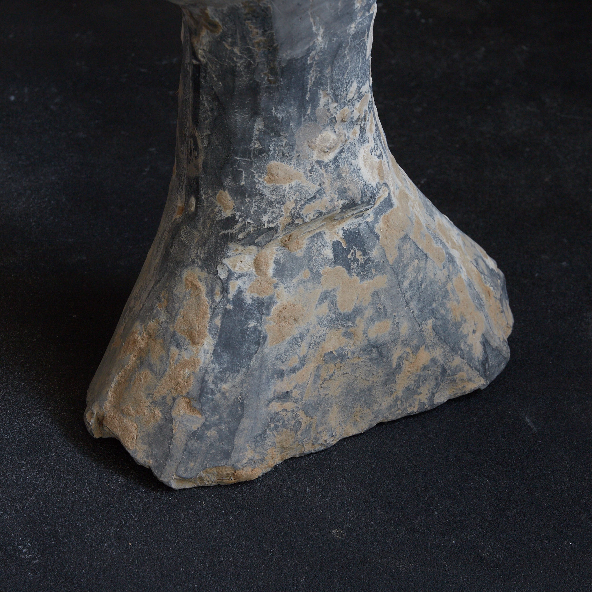 漢代 灰陶加彩 女子俑(206BCE–220CE)