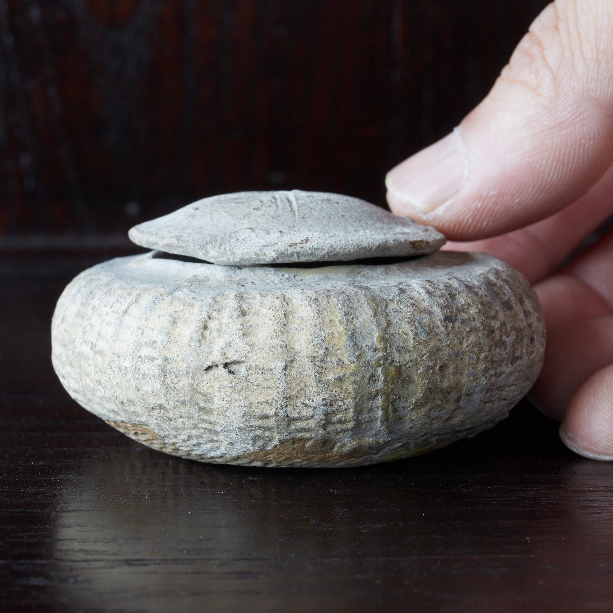 KLEINE DECKELDOSE, Ko-Seto, Kamakura-Zeit(1185–1333 n. Chr.)