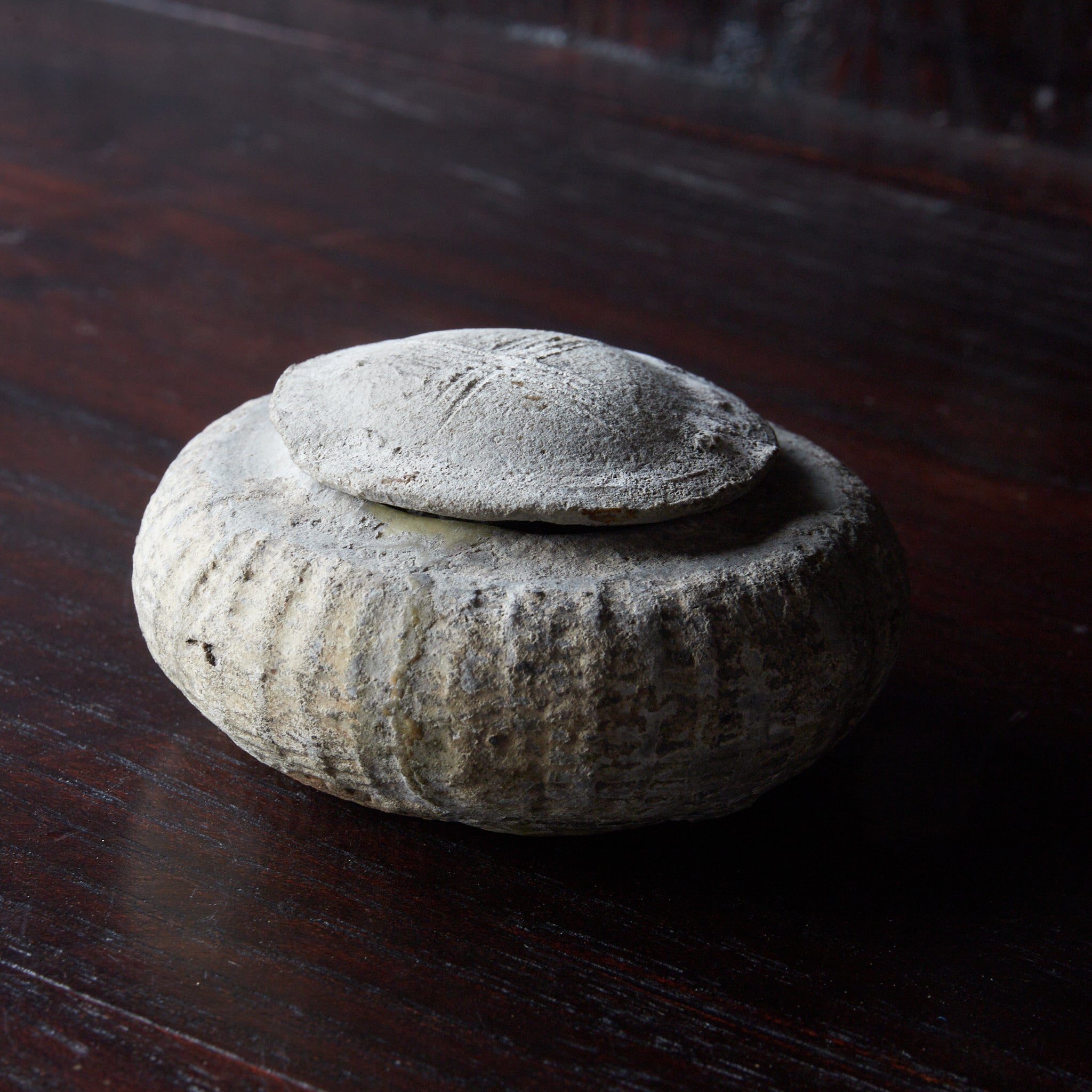 KLEINE DECKELDOSE, Ko-Seto, Kamakura-Zeit(1185–1333 n. Chr.)