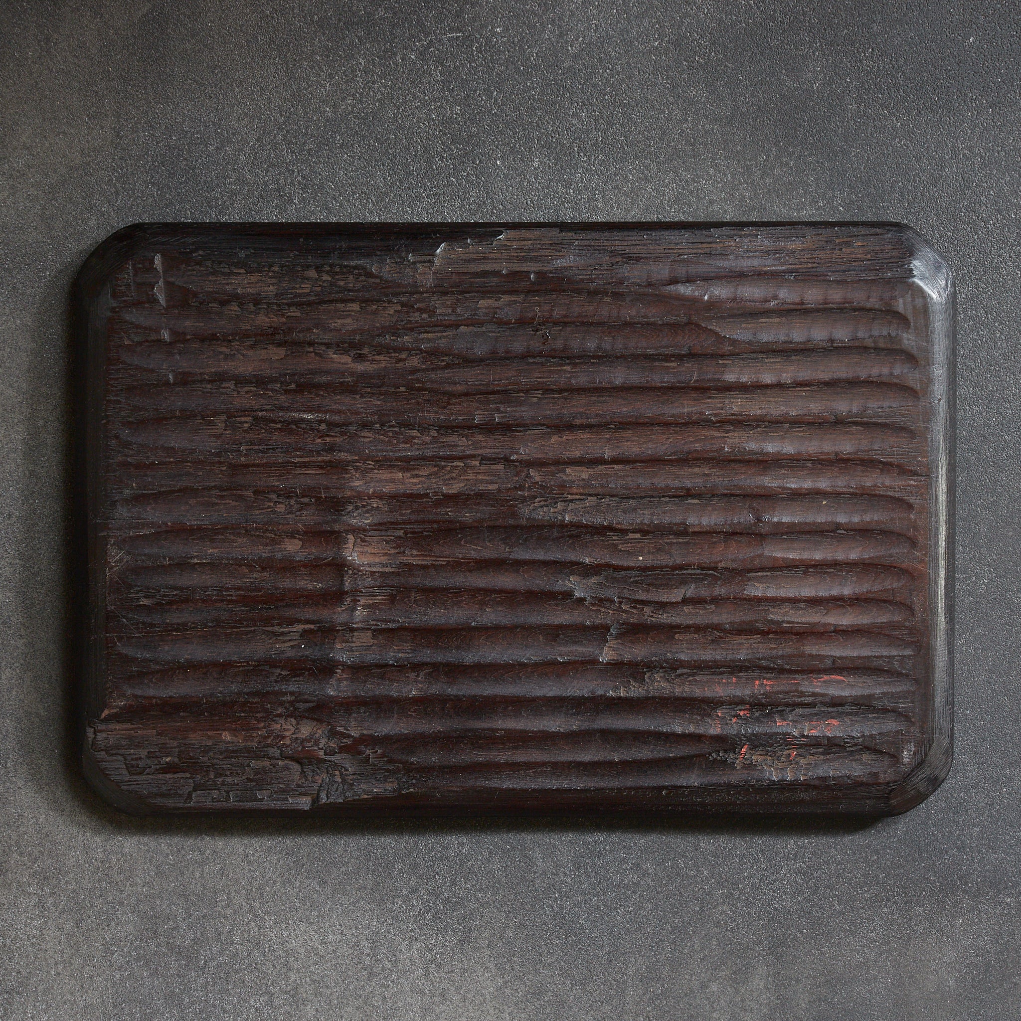 HÖLZERNES TEETABLETT, Geschnitztes mit Tsubo-no-Ishibumi-Motiv, Meiji-Zeit(1868–1912 n. Chr.)