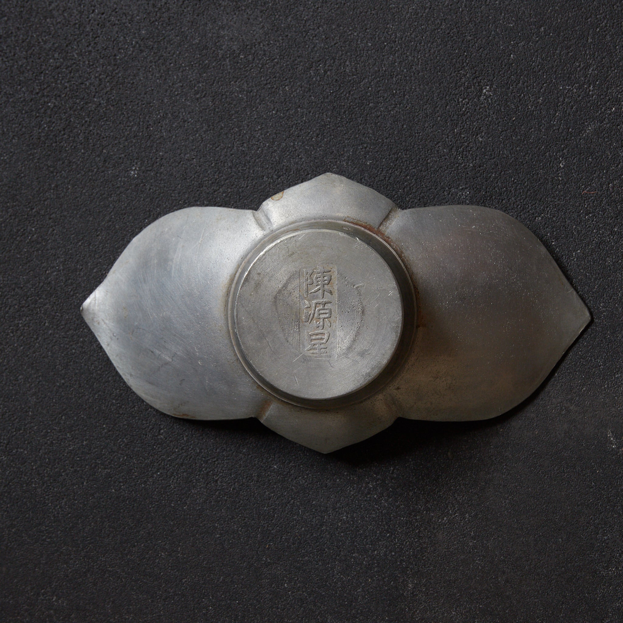 ALTE RUNDBLÜTENFÖRMIGE ZINNERNE UNTERTASSE, gemarkt, 5er-set, Qing-Dynastie(1616–1911 n. Chr.)