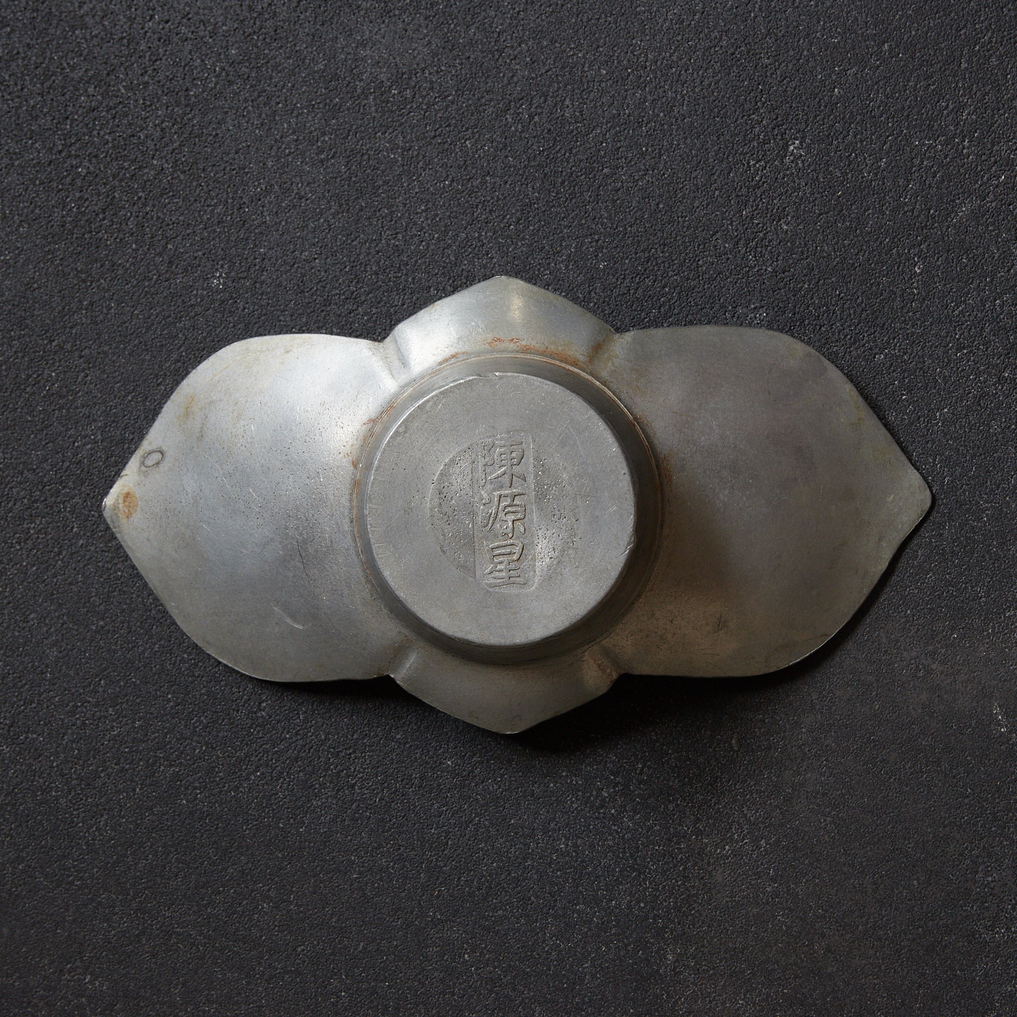 ALTE RUNDBLÜTENFÖRMIGE ZINNERNE UNTERTASSE, gemarkt, 5er-set, Qing-Dynastie(1616–1911 n. Chr.)