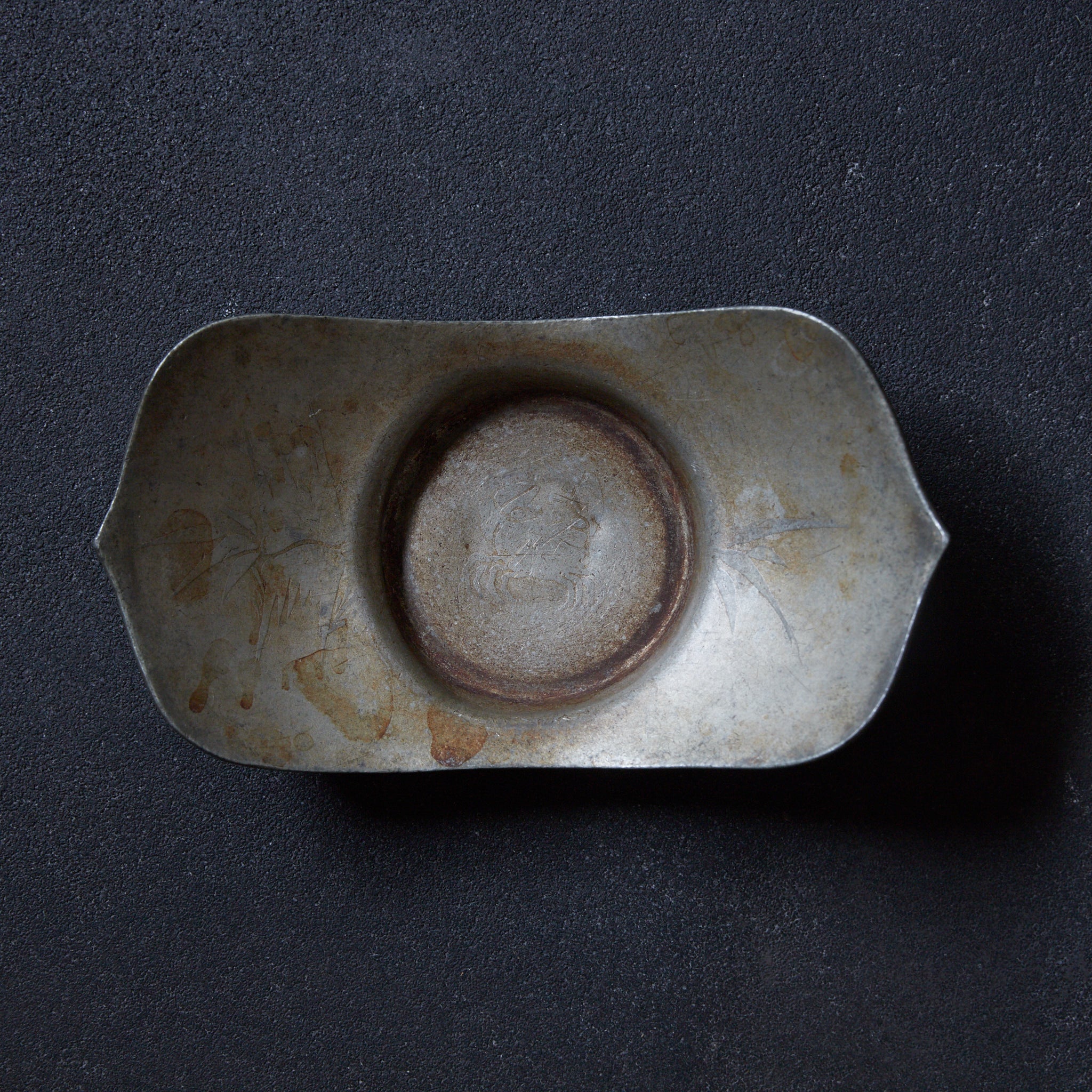 清代 古錫象嵌替絵文蓮弁形茶托 5客揃 在銘 木箱付(1616–1911CE)