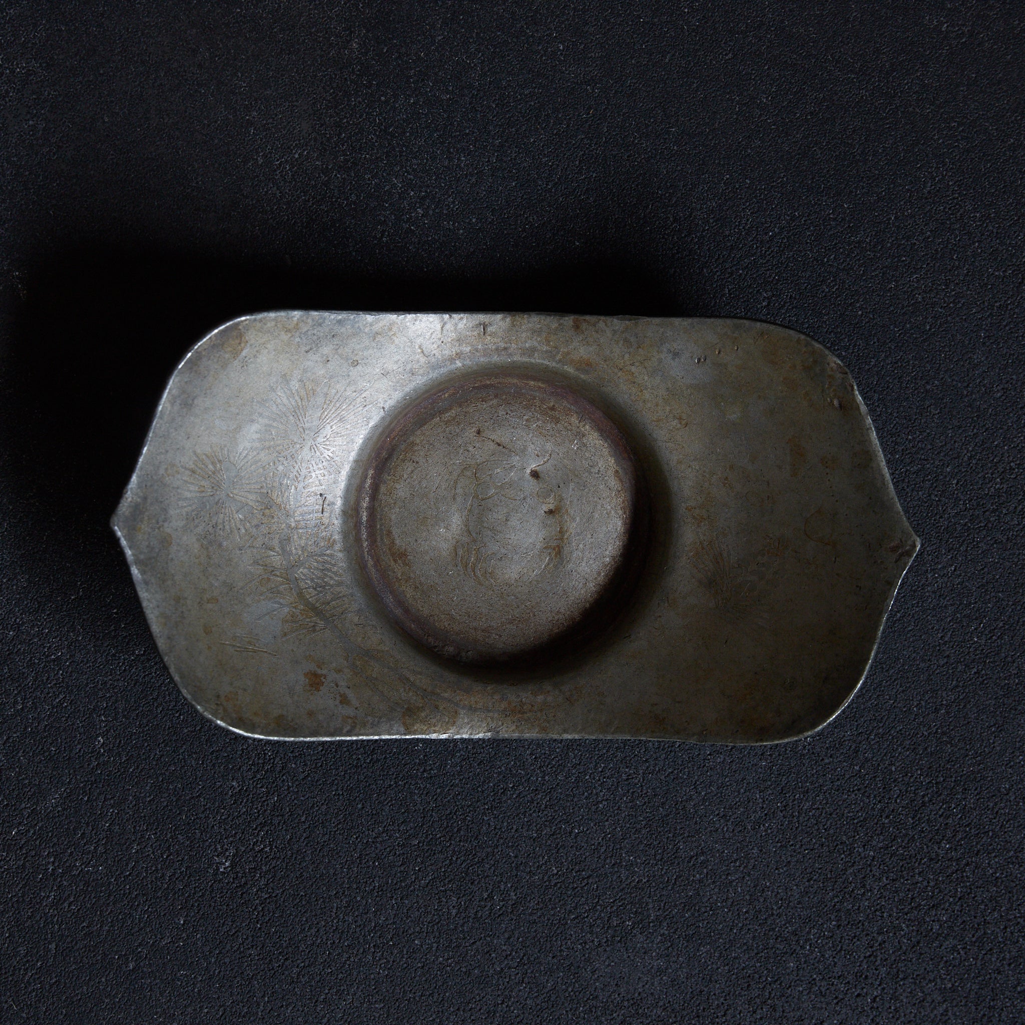 清代 古錫象嵌替絵文蓮弁形茶托 5客揃 在銘 木箱付(1616–1911CE)