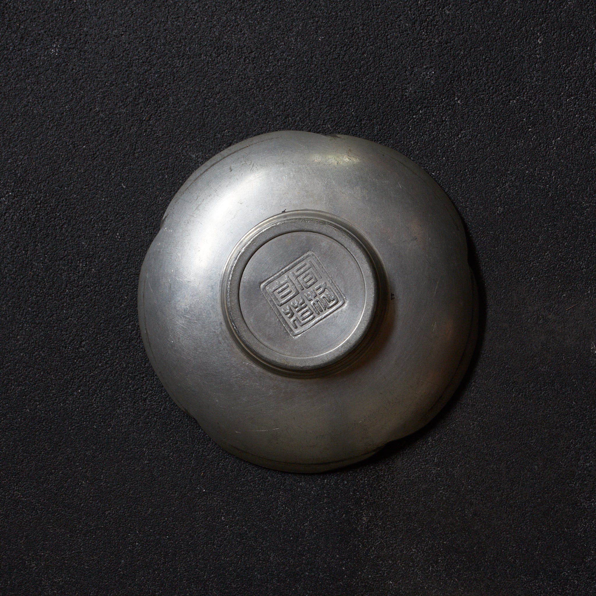ALTE BLÜTENFÖRMIGE ZINNERNE UNTERTASSE, gemarkt, 5er-set, Qing-Dynastie(1616–1911 n. Chr.)