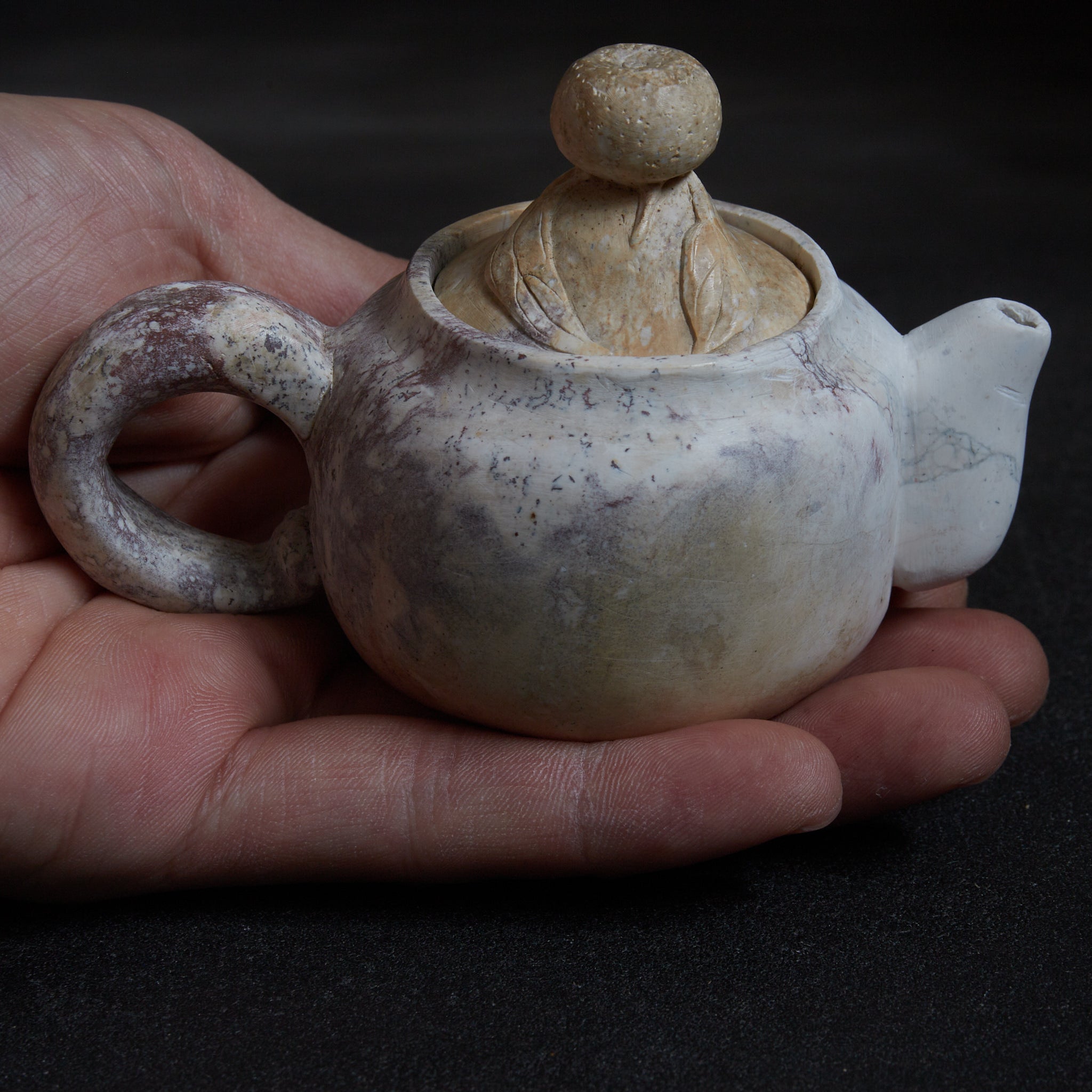 清代 石彫葉刻文茶壺(急須)(1616–1911CE)