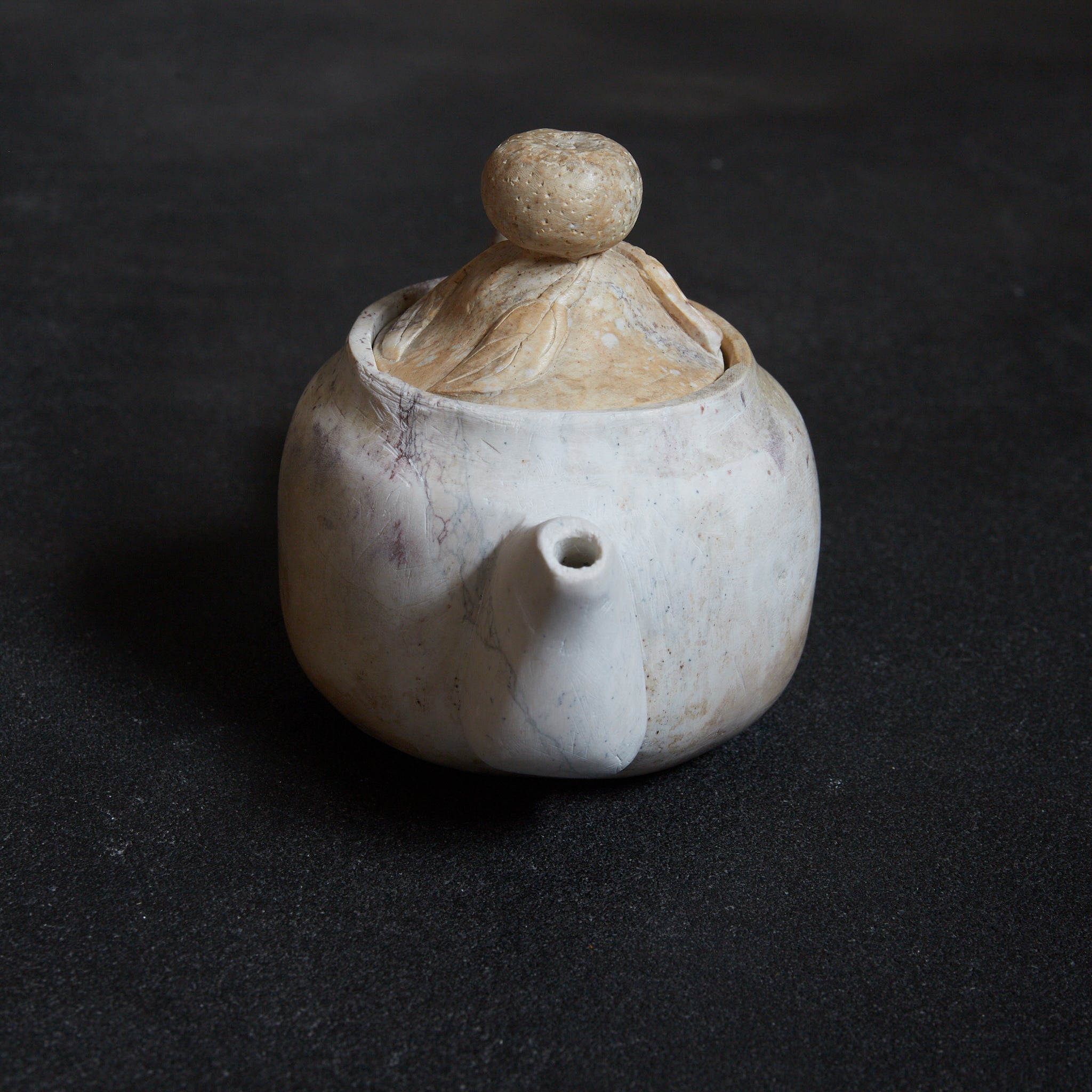 清代 石彫葉刻文茶壺(急須)(1616–1911CE)