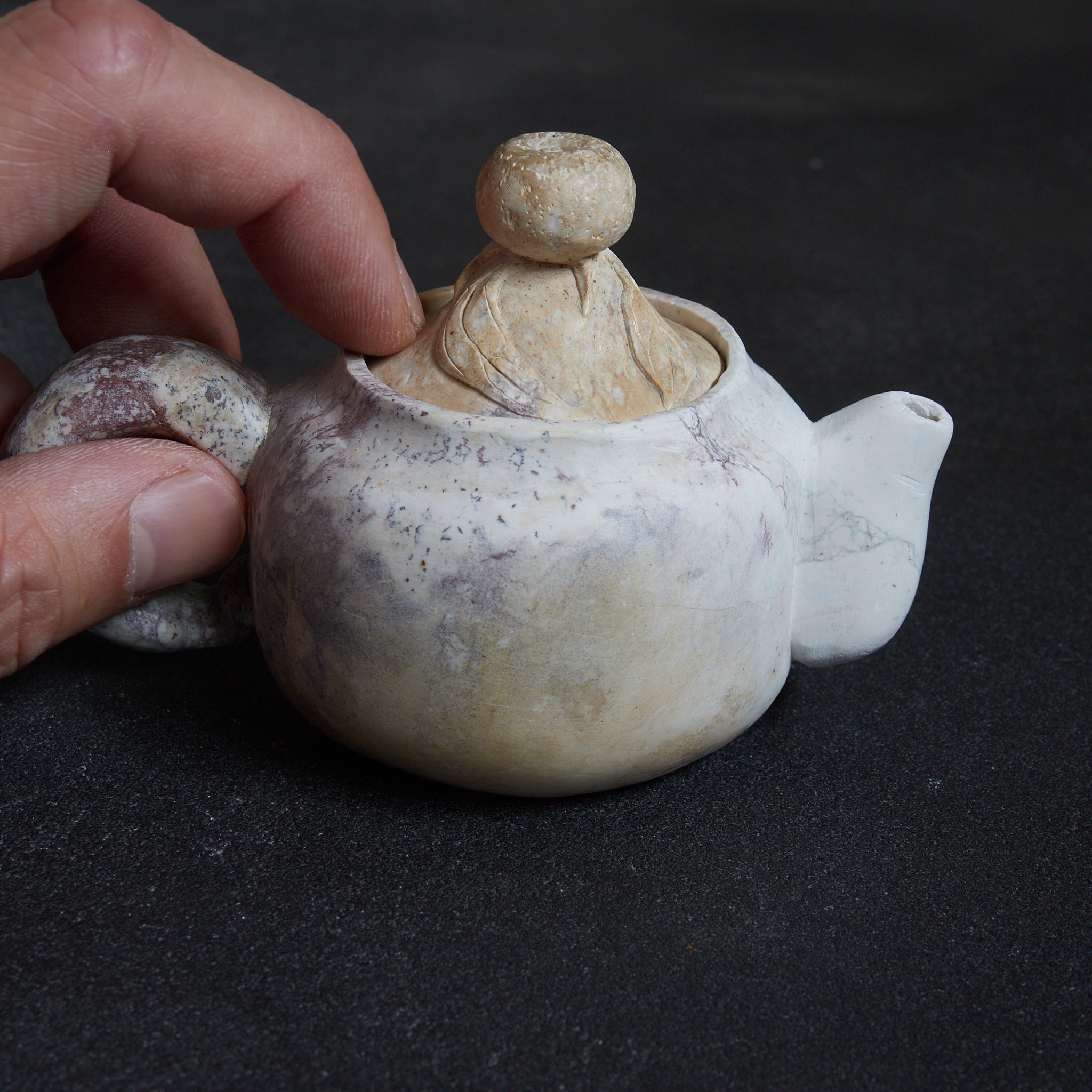 清代 石彫葉刻文茶壺(急須)(1616–1911CE)