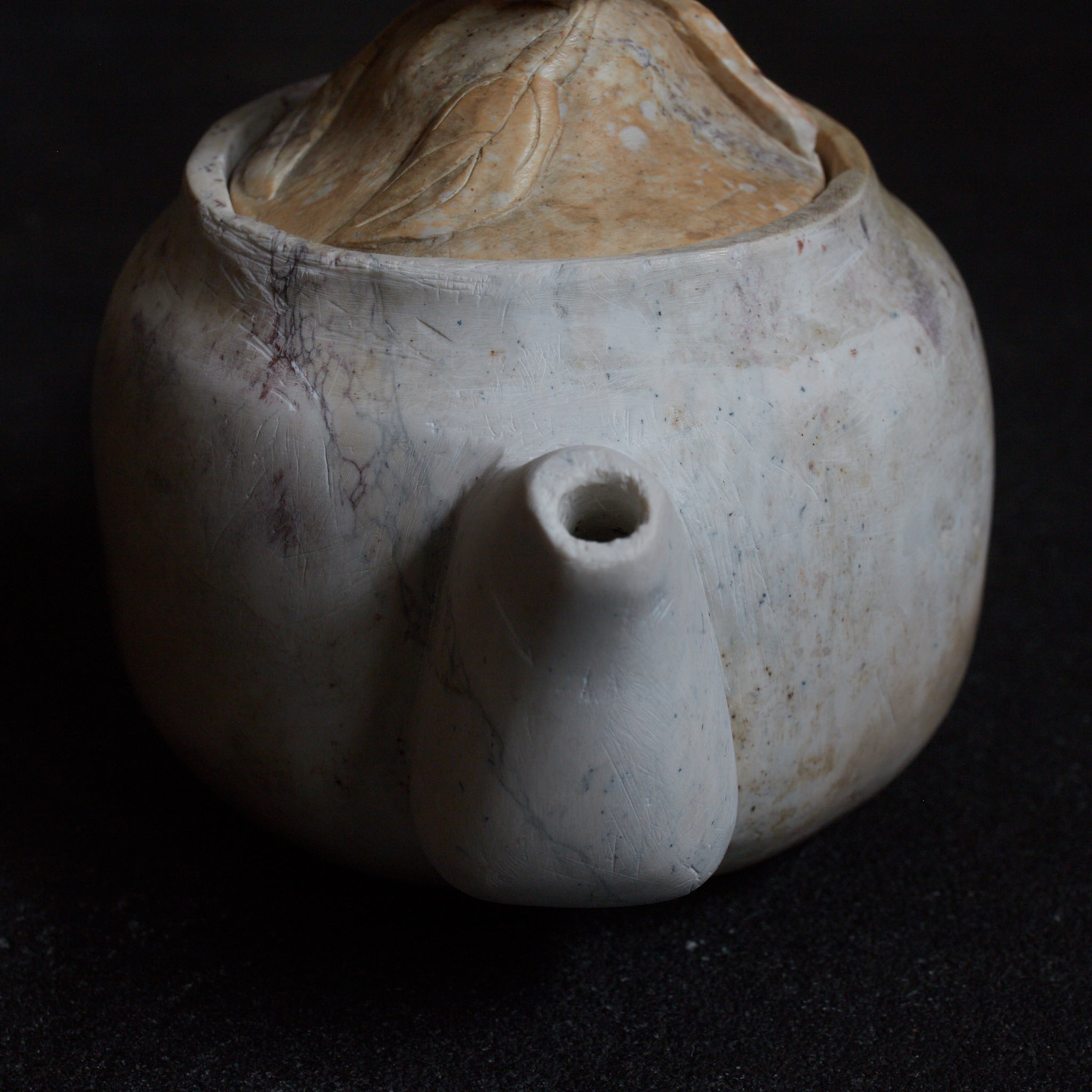 清代 石彫葉刻文茶壺(急須)(1616–1911CE)